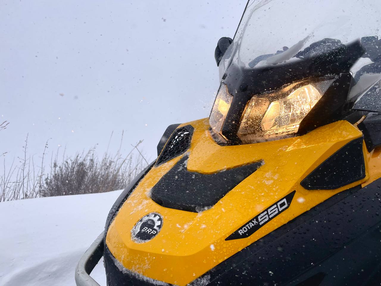 Катание на снегоходе: скалы Сивая и Магда