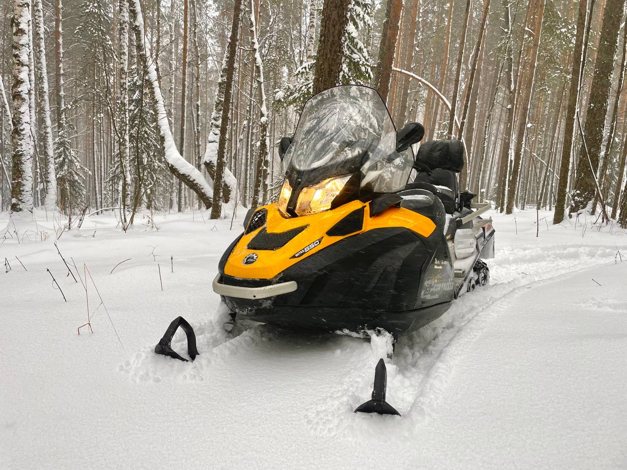 Катание на снегоходе: скалы Сивая и Магда