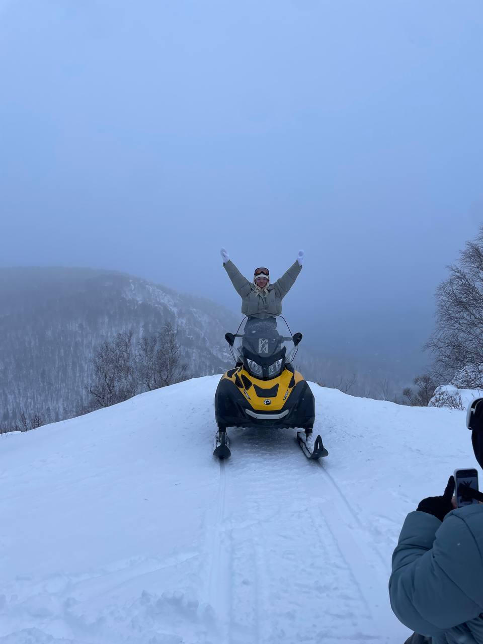 Катание на снегоходе: скалы Сивая и Магда