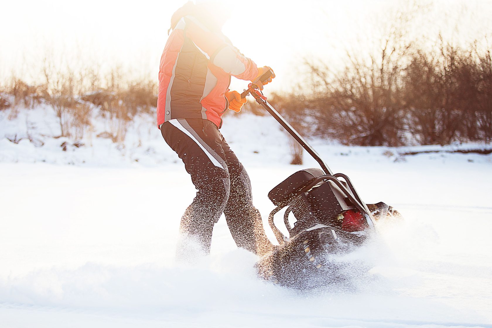 Катание на мотосноуборде