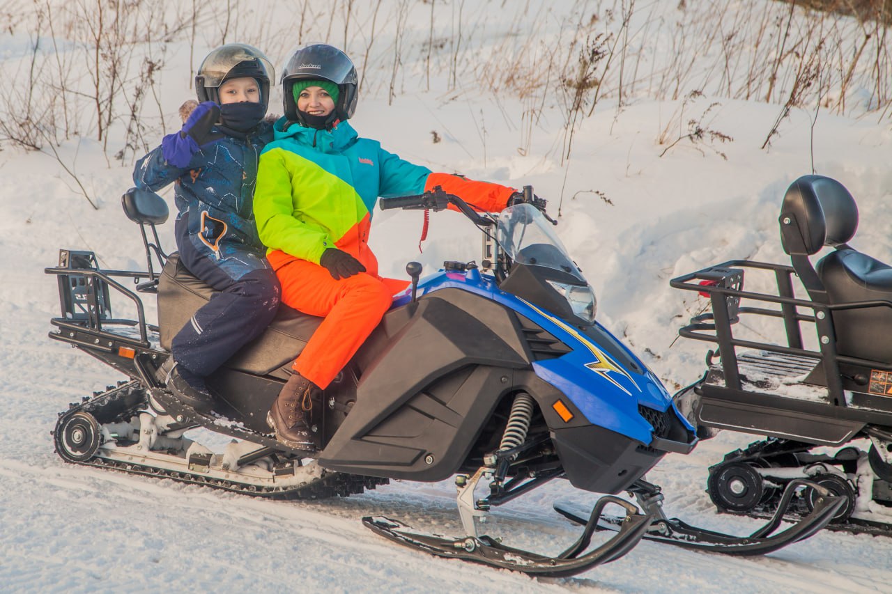 Катание на снегоходах для девушек