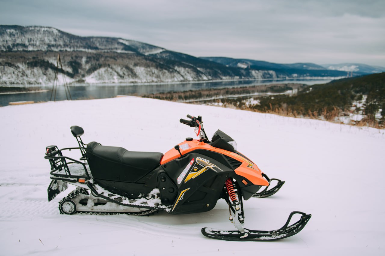 Катание на снегоходах для девушек