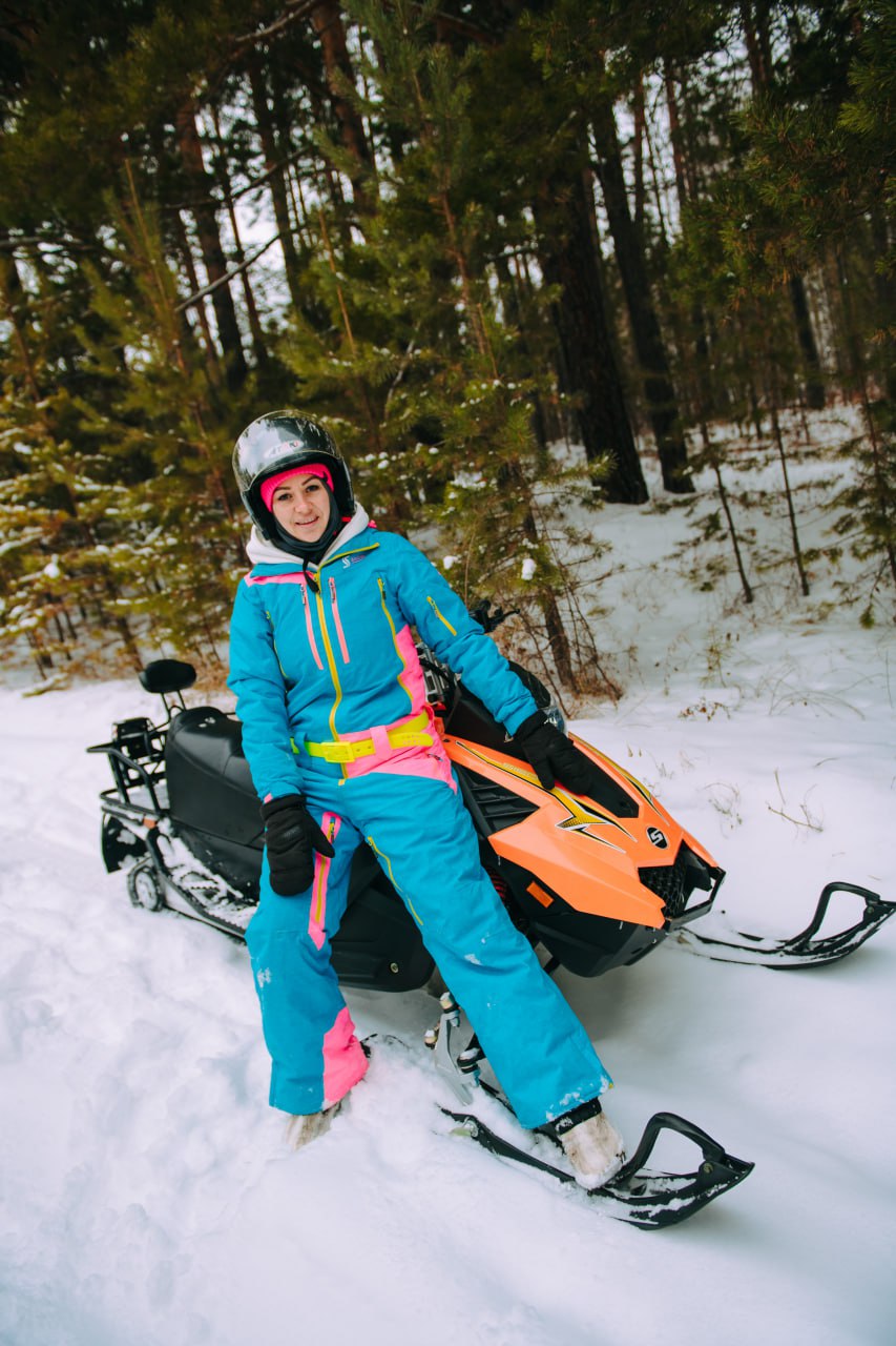 Катание на снегоходах для девушек
