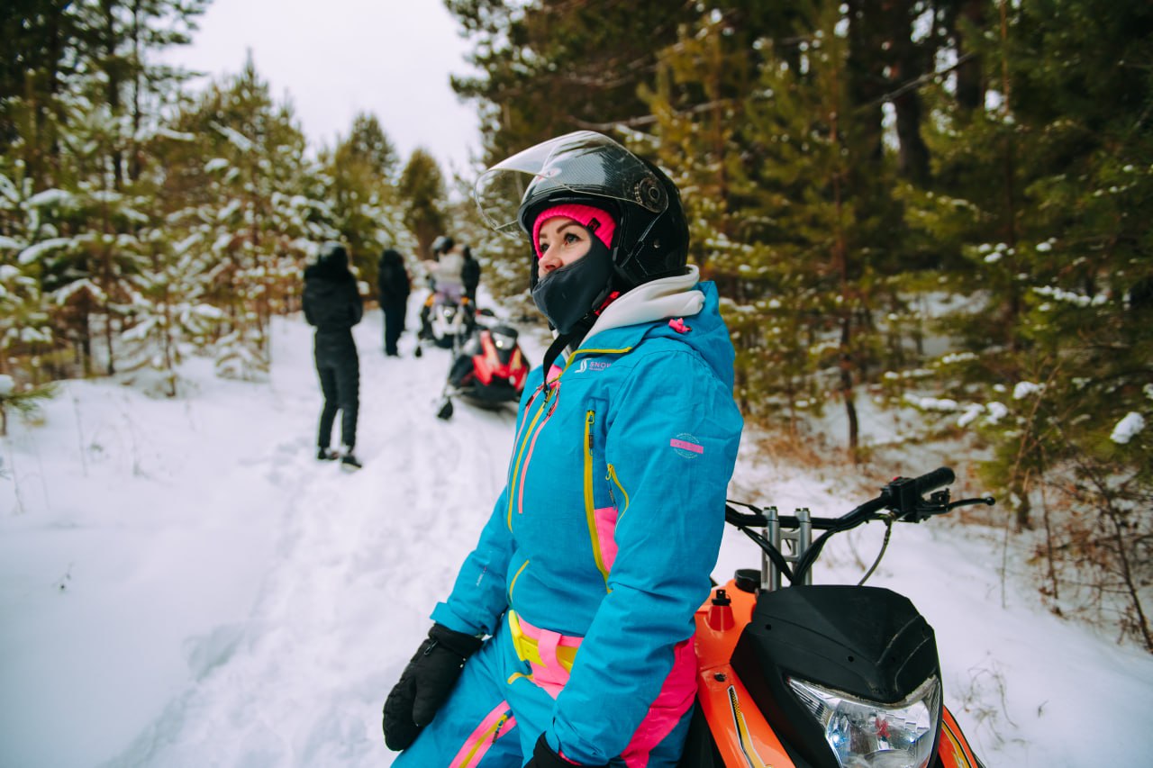 Катание на снегоходах для девушек