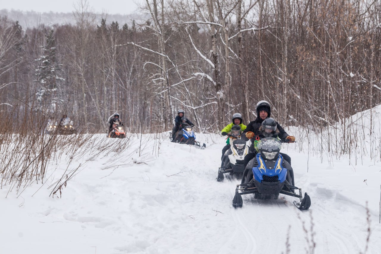 Катание на снегоходах для девушек