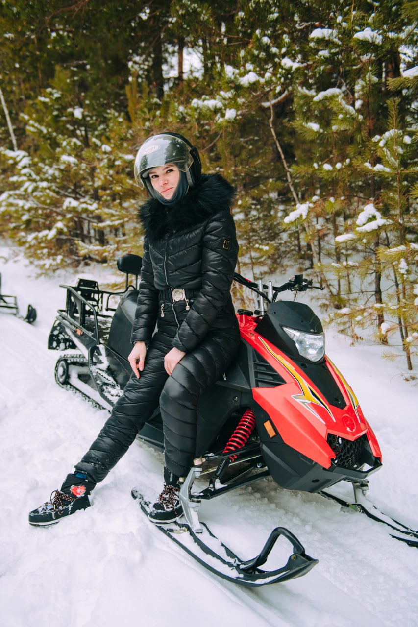 Катание на снегоходах для девушек