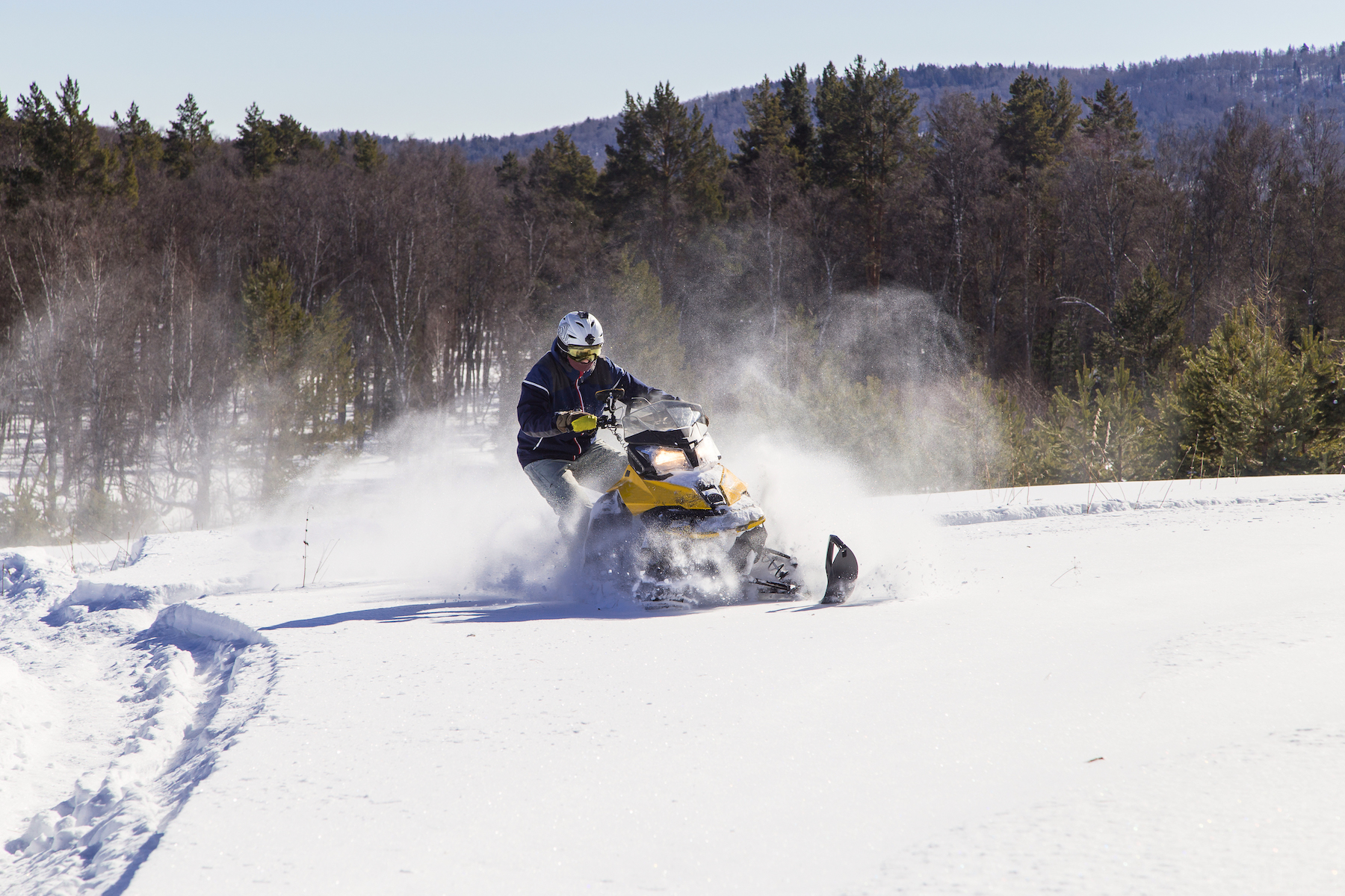 Драйвовое катание на снегоходах