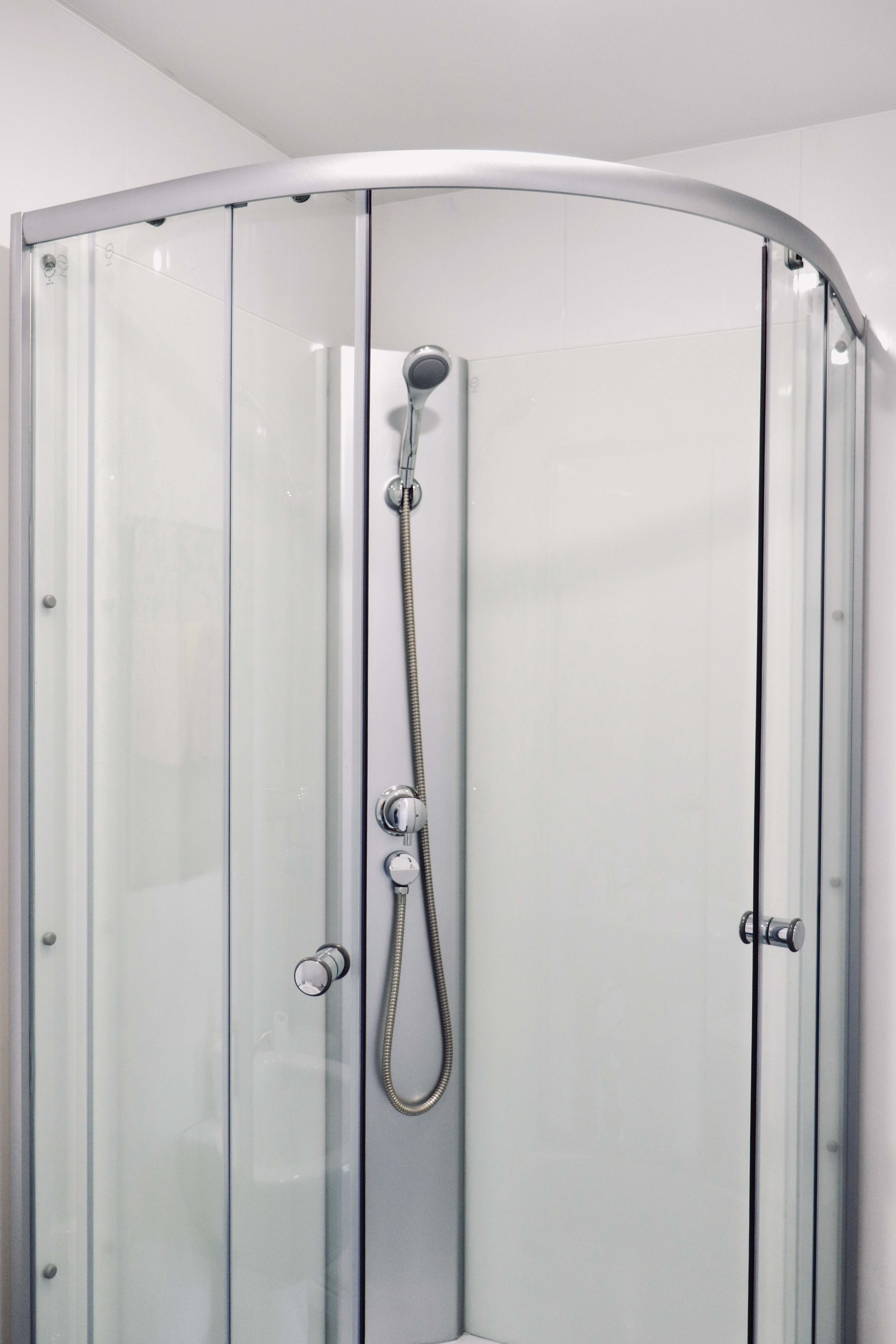 Семейный отдых в эко-отеле на берегу озера