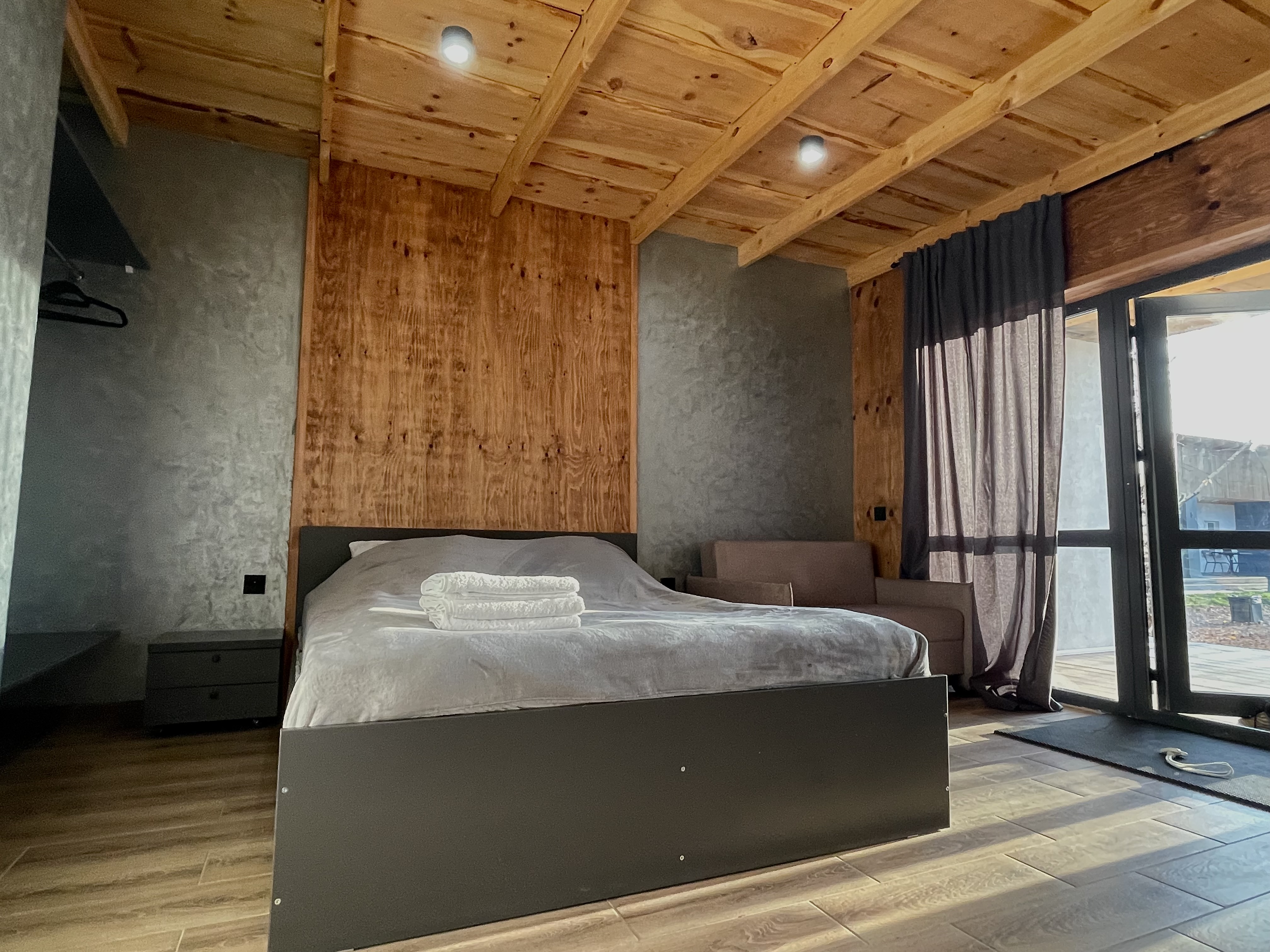 Отдых в эко-отеле на берегу озера