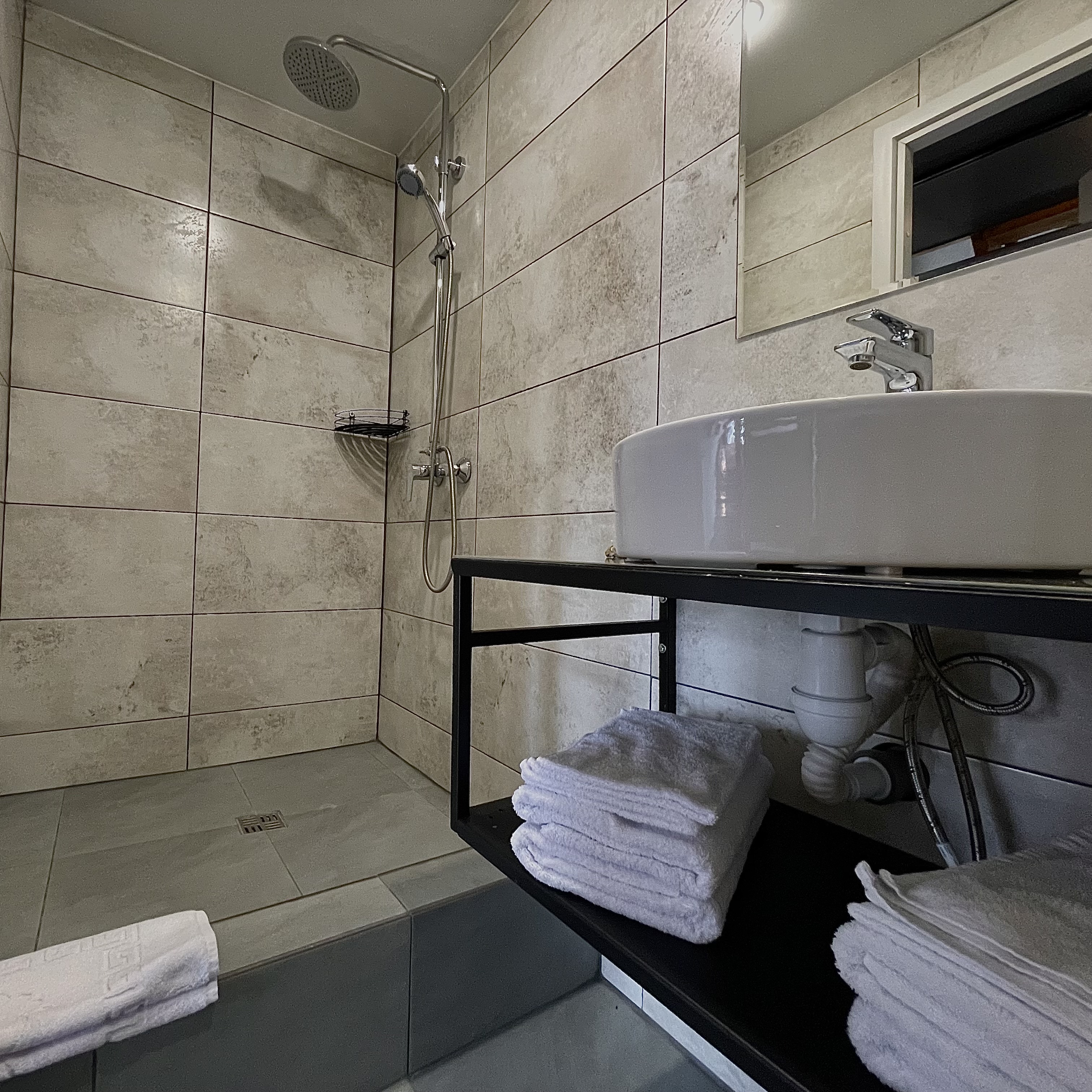 Отдых для семьи в А-фрейм домике на берегу озера