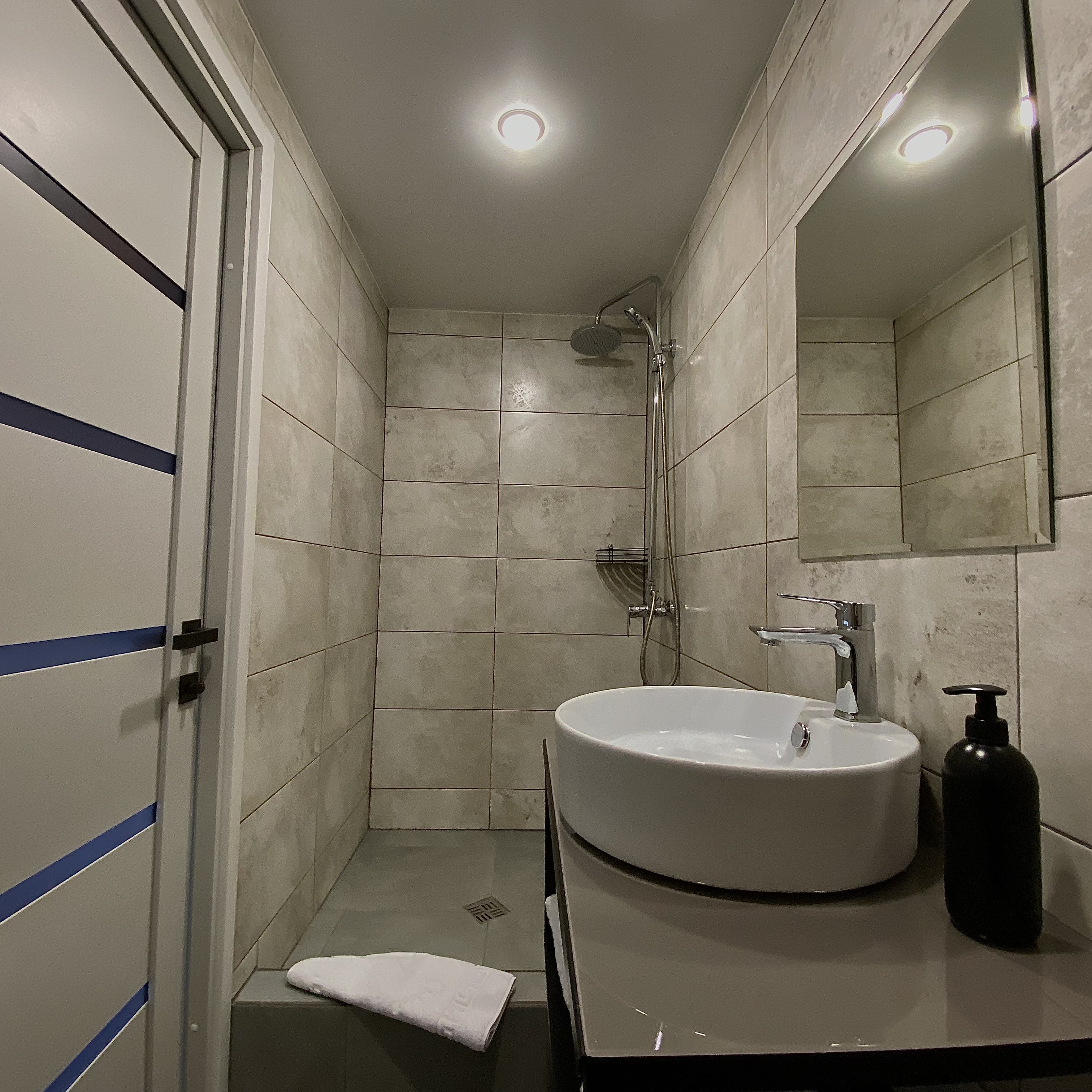 Отдых для семьи в А-фрейм домике на берегу озера