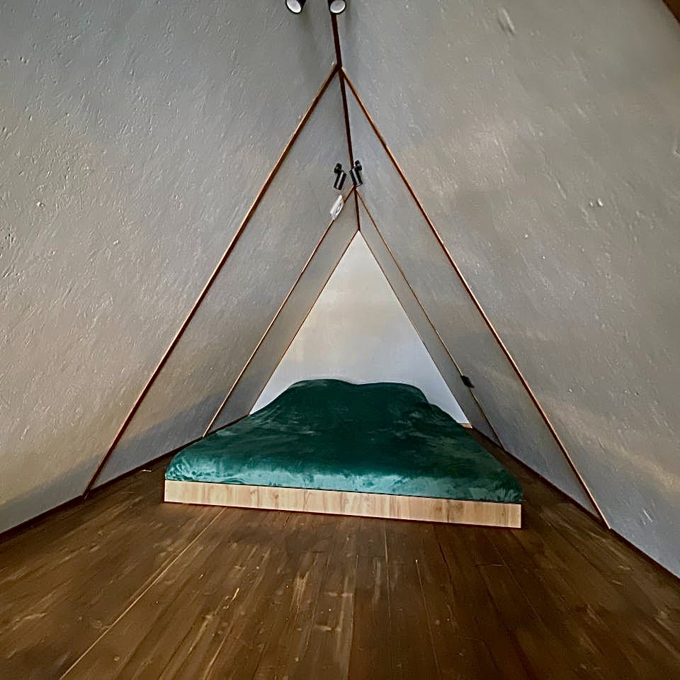 Отдых для семьи в А-фрейм домике на берегу озера