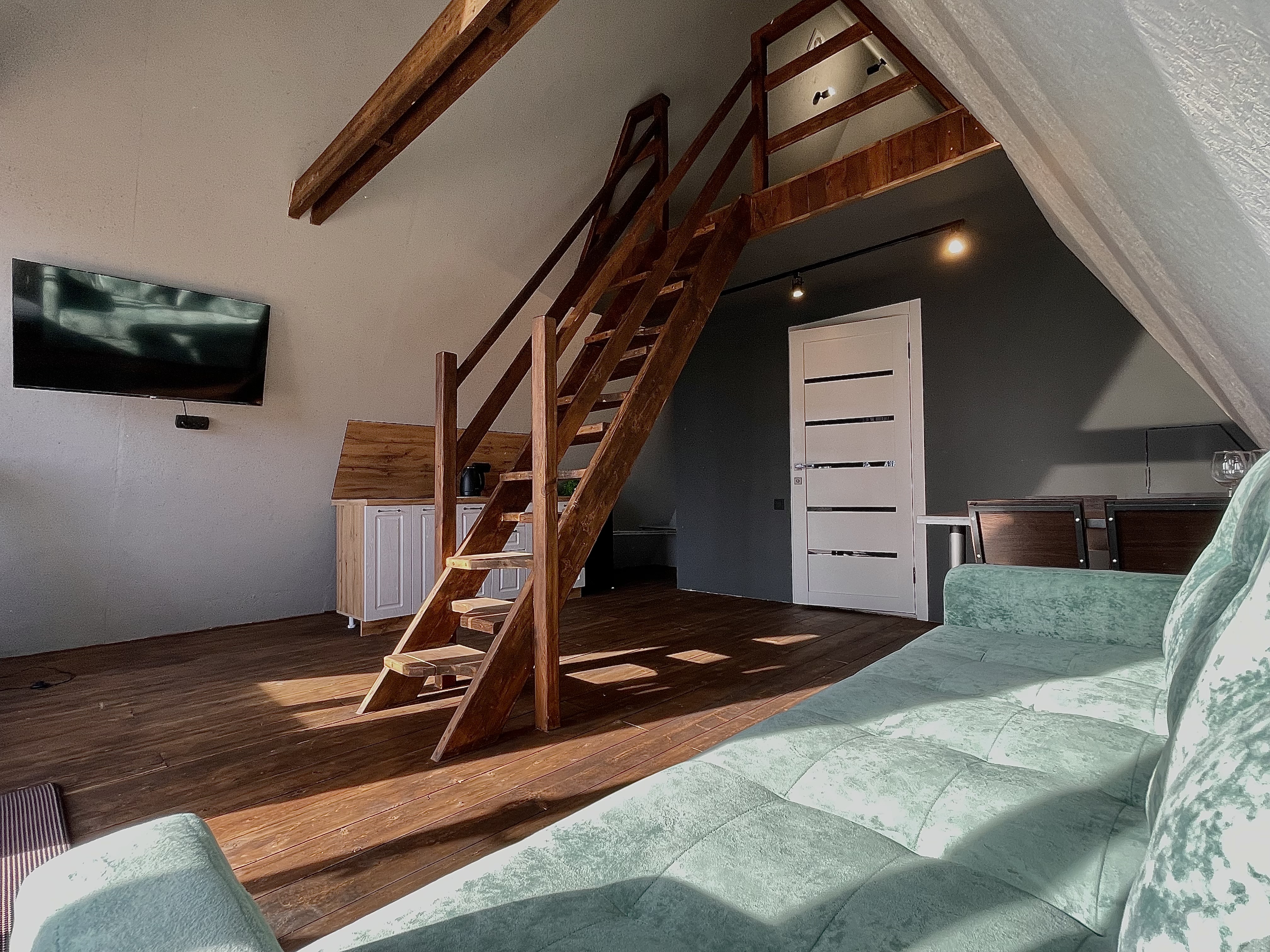 Отдых для семьи в А-фрейм домике на берегу озера