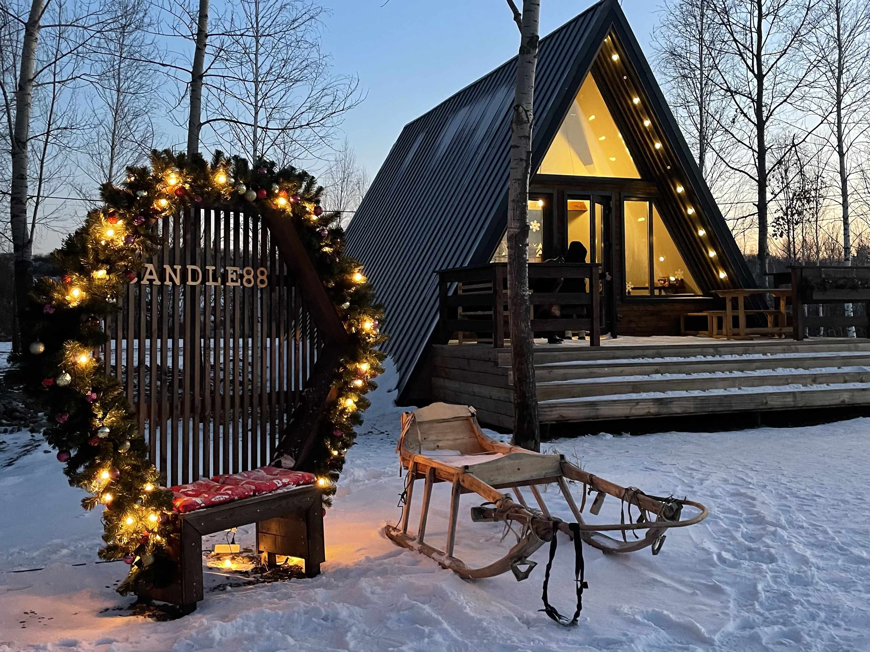 Отдых для компании в А-фрейм домике на берегу озера