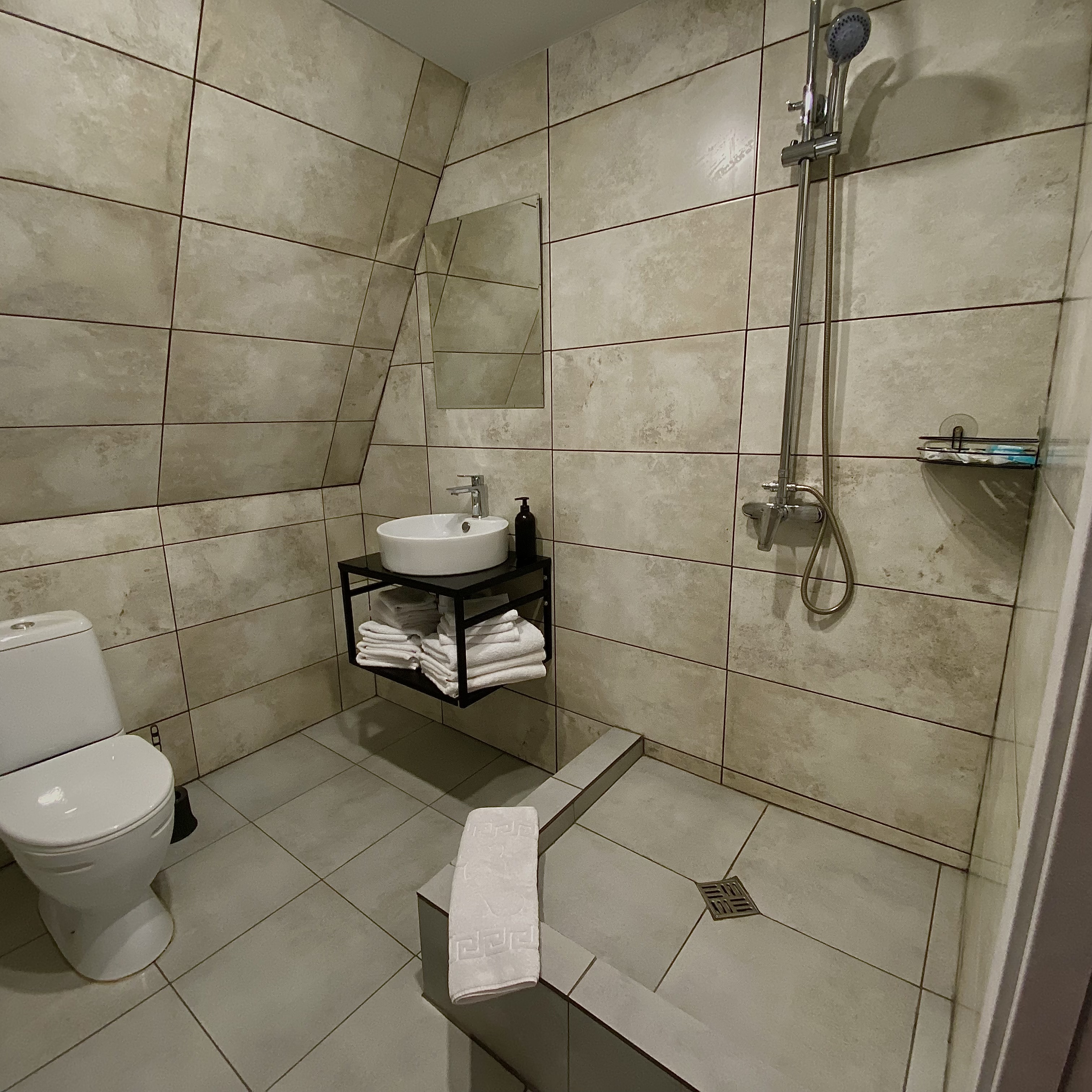 Отдых для компании в А-фрейм домике на берегу озера