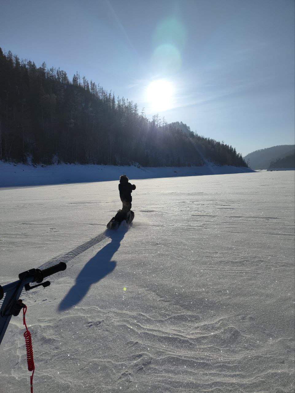 Катание на мотосноуборде по Красноярскому морю