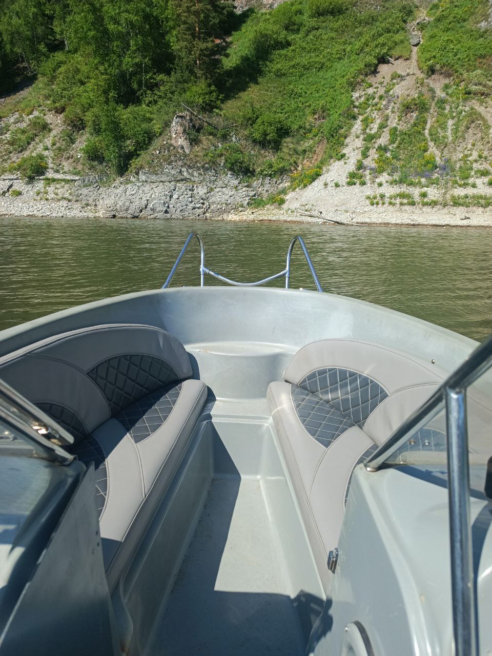 Прогулка по Красноярскому морю на катере "Бродяга"