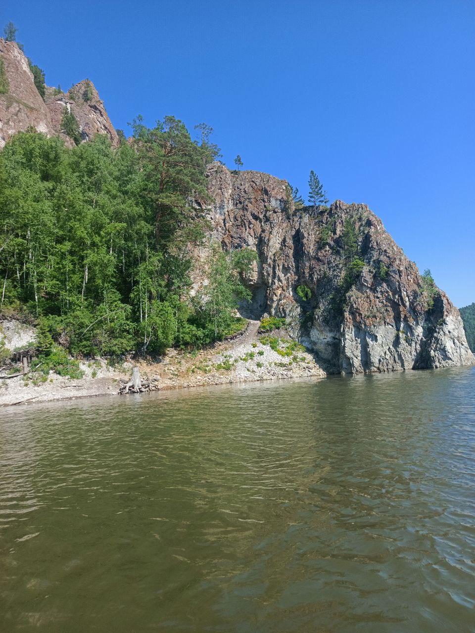 Прогулка по Красноярскому морю на катере "Бродяга"