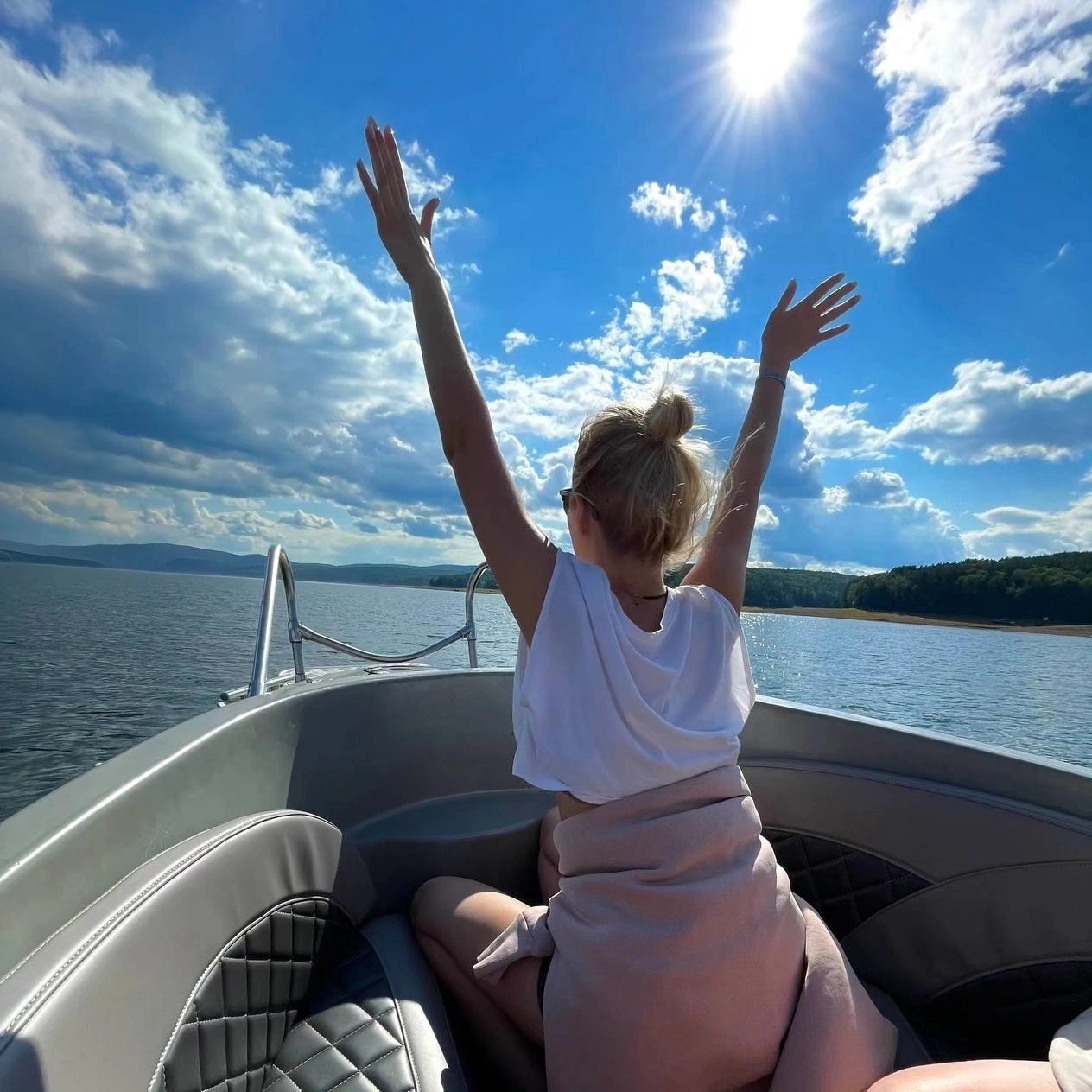 Прогулка по Красноярскому морю на катере "Бродяга"