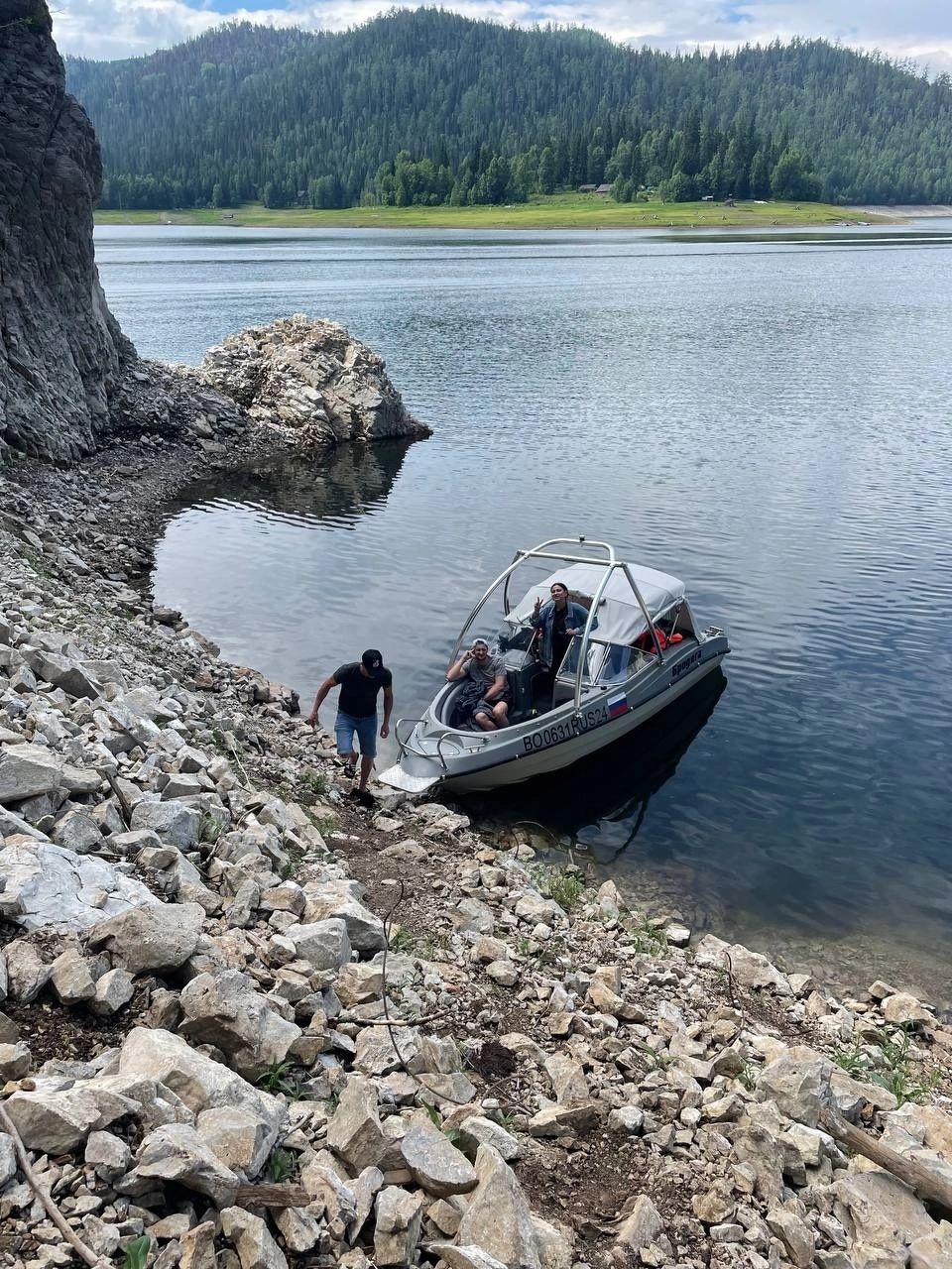 Прогулка по Красноярскому морю на катере "Бродяга"