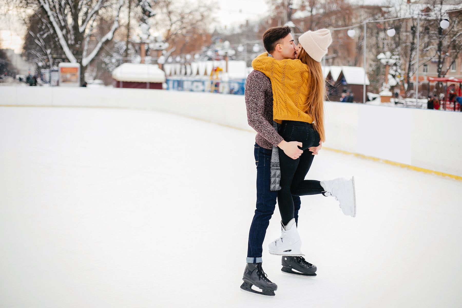Свидание на открытом катке