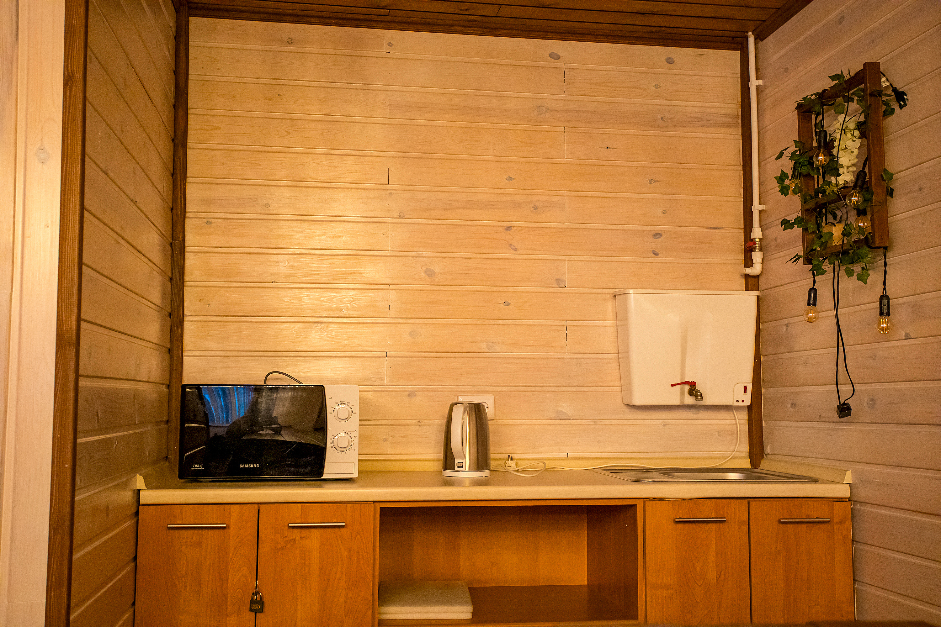 Отдых для компании в большой теплой беседке