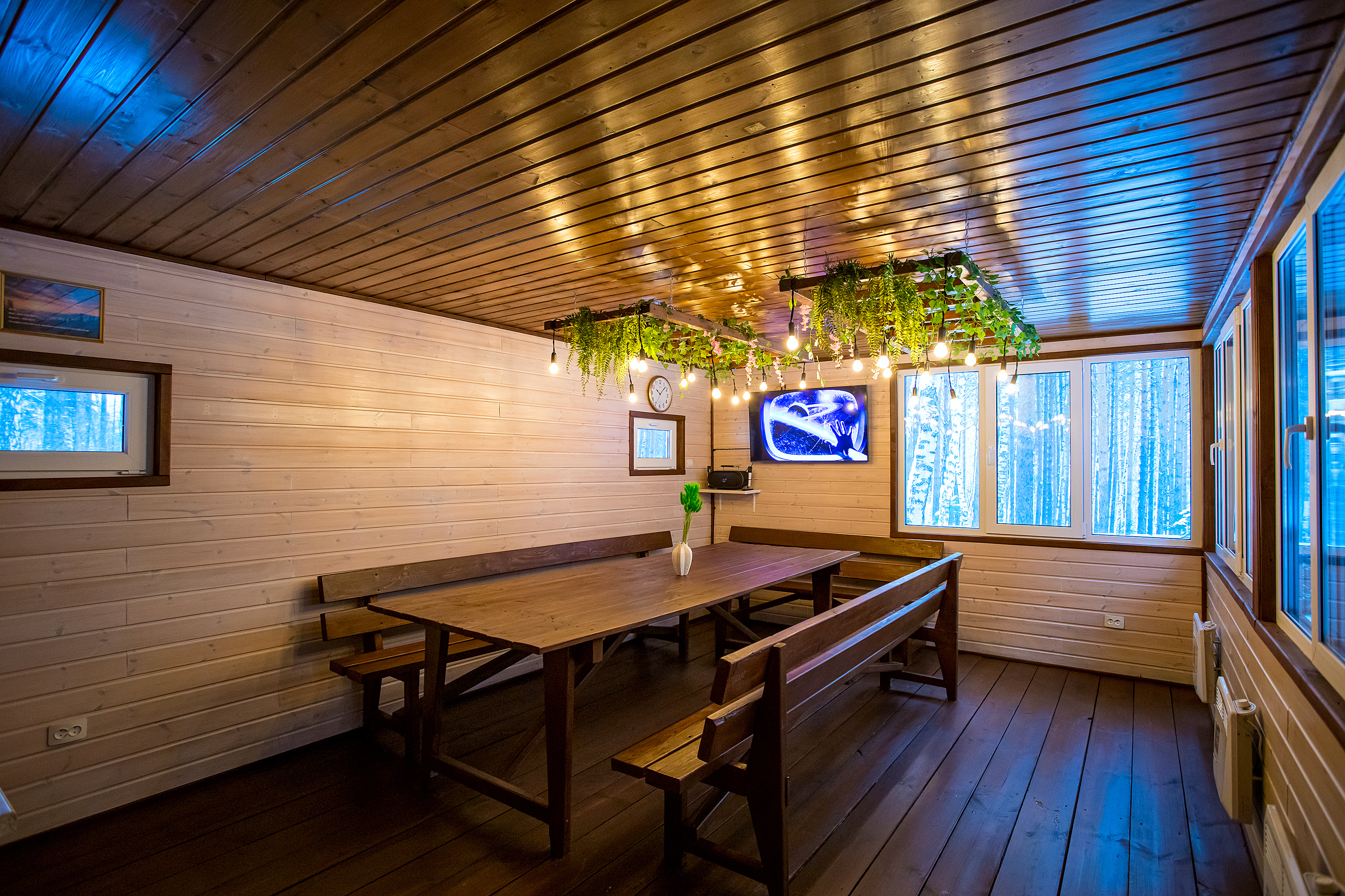 Отдых для компании в малой теплой беседке