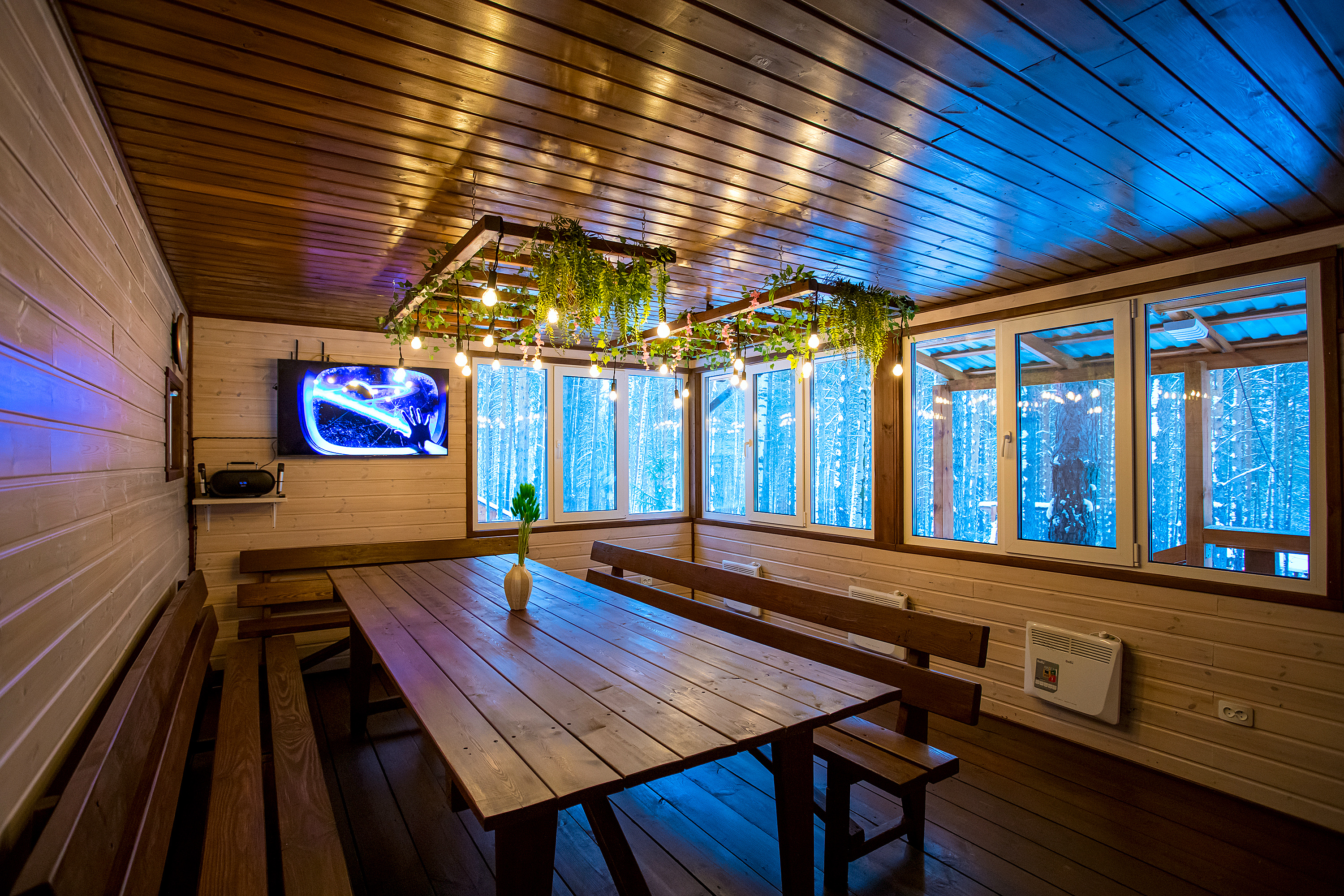 Отдых для компании в малой теплой беседке