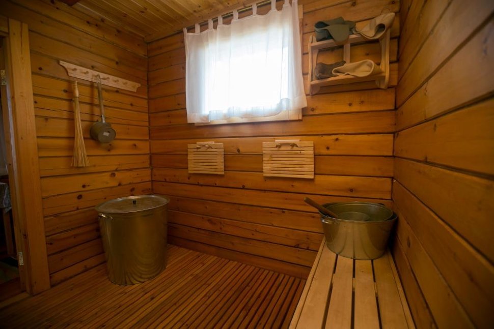 Отдых в бане для компании на ферме