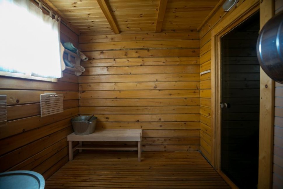 Отдых в бане для компании на ферме