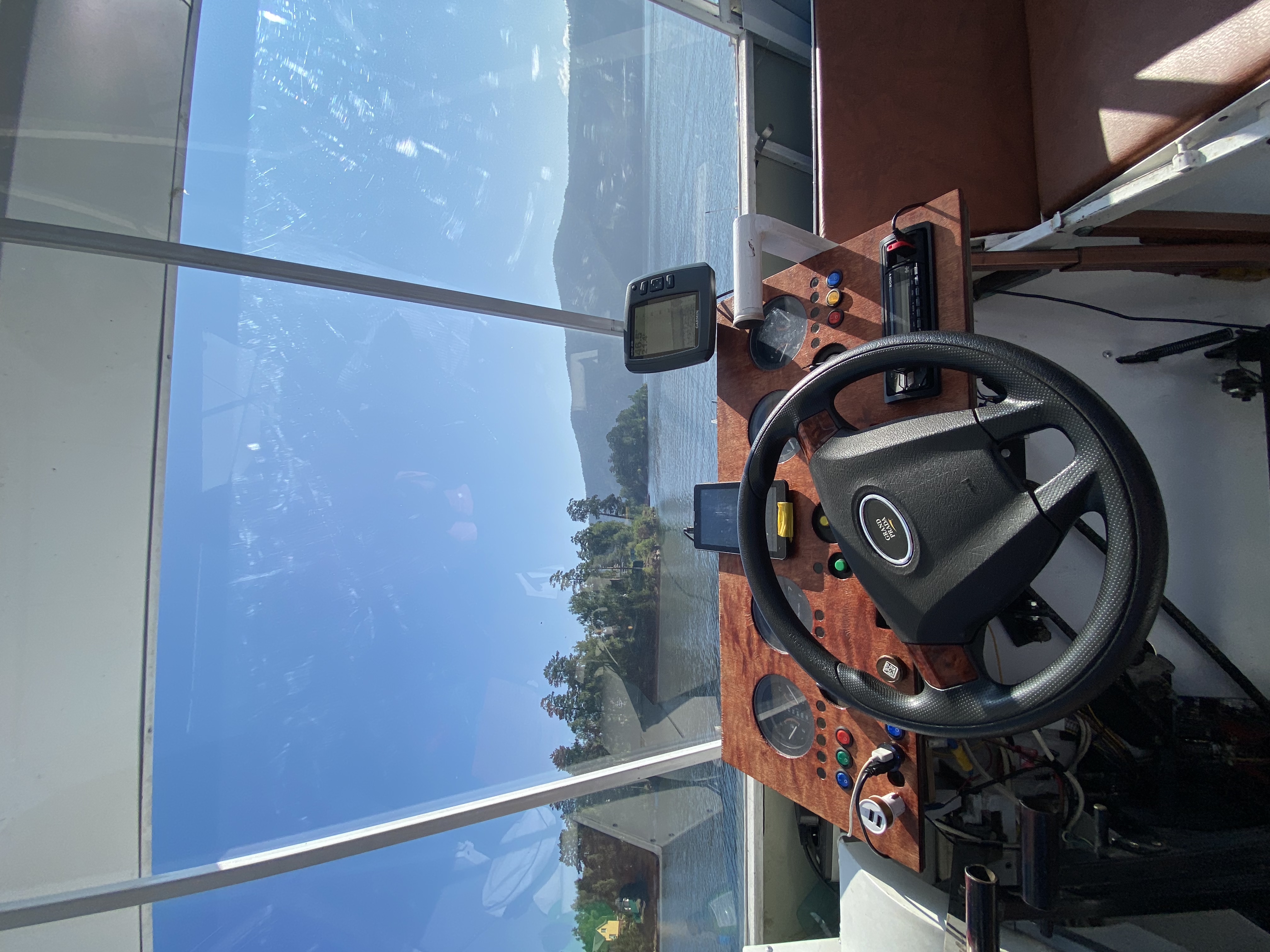 Отдых на двухэтажном судне по Красноярскому морю