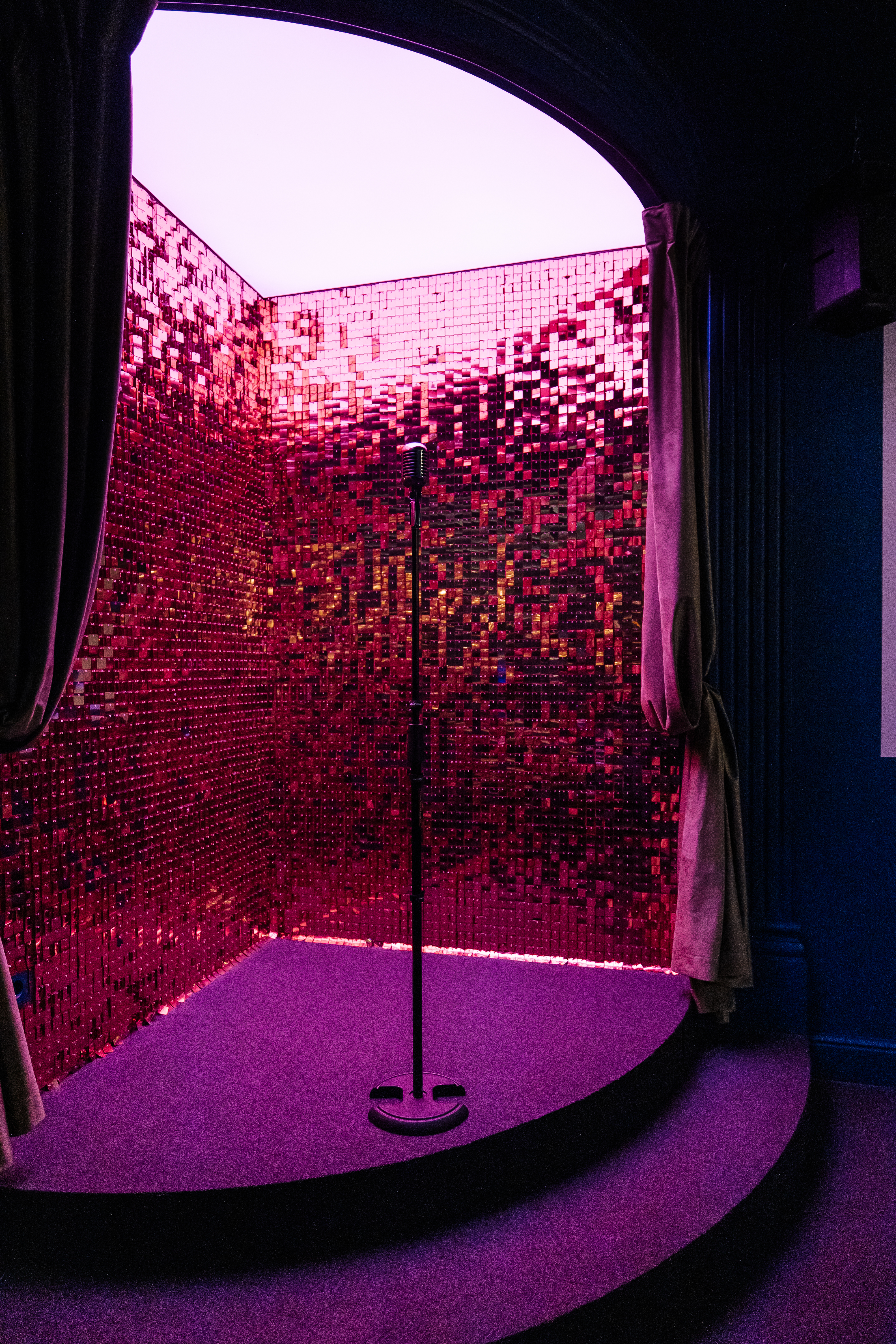 Романтическое свидание в антикинотеатре