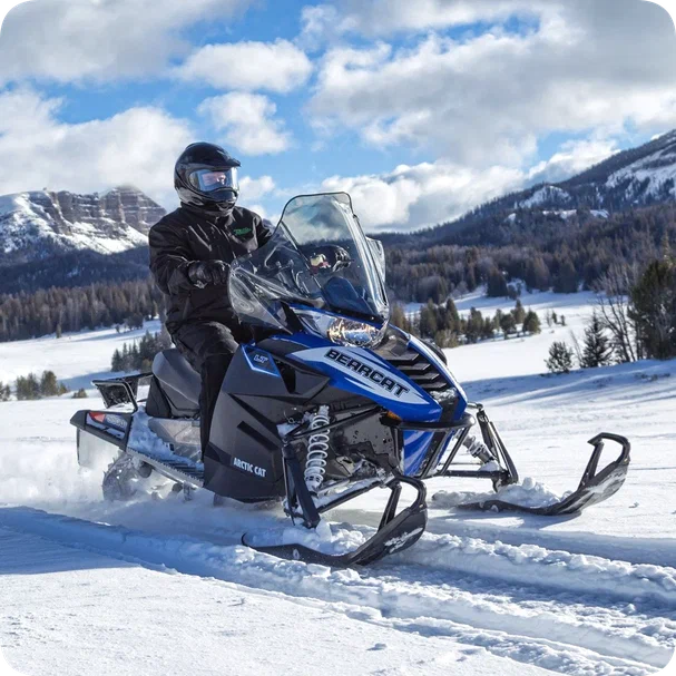 Катание на снегоходах в районе Маны