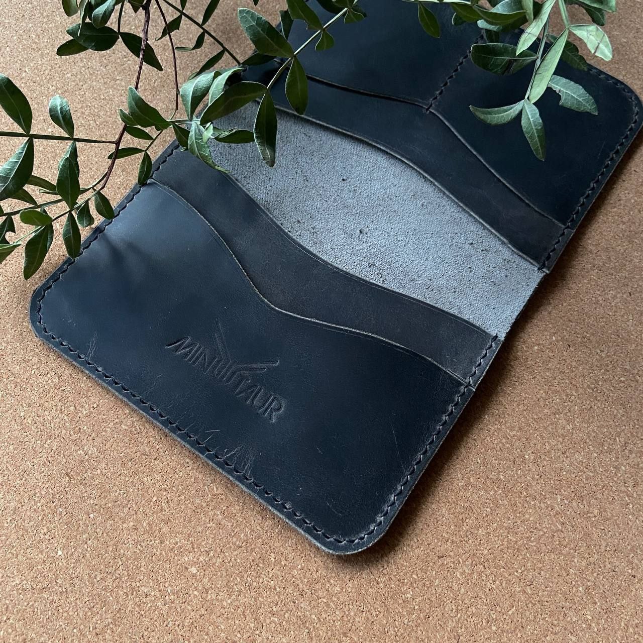 Мастер-класс по изготовлению докхолдера из натуральной кожи