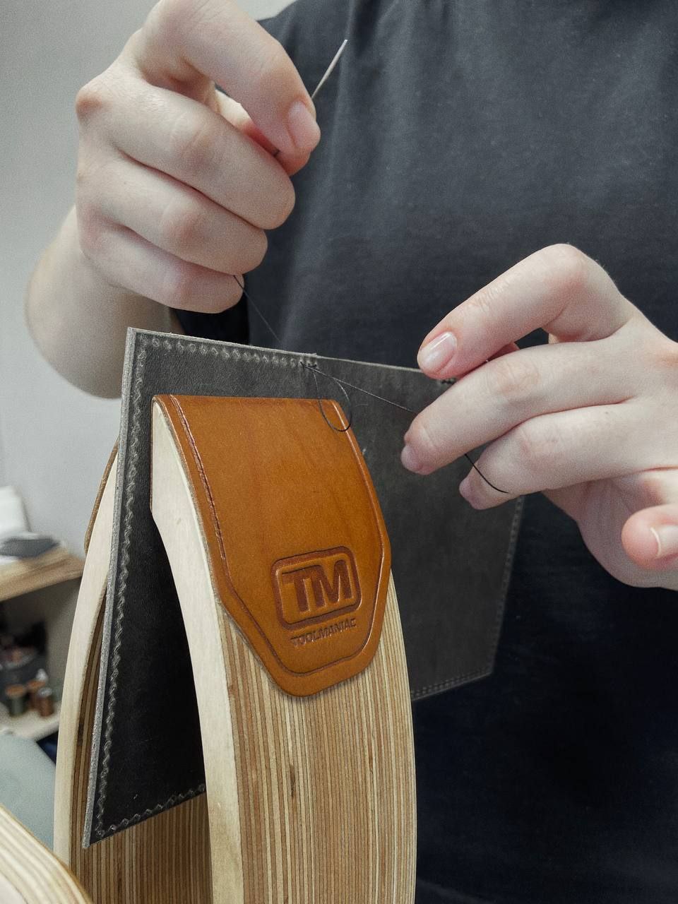 Мастер-класс по изготовлению обложки для паспорта из натуральной кожи