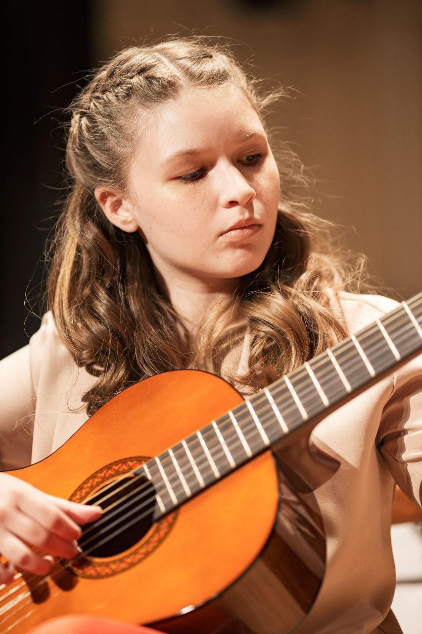 Индивидуальное занятие по игре на гитаре