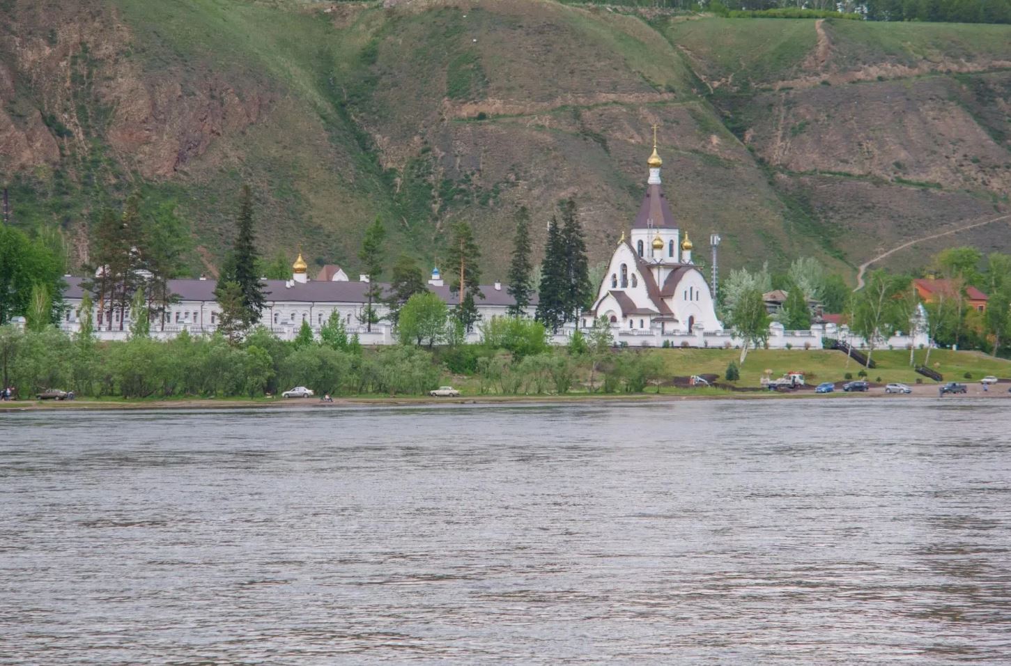 Индивидуальная прогулка на теплоходе по Енисею