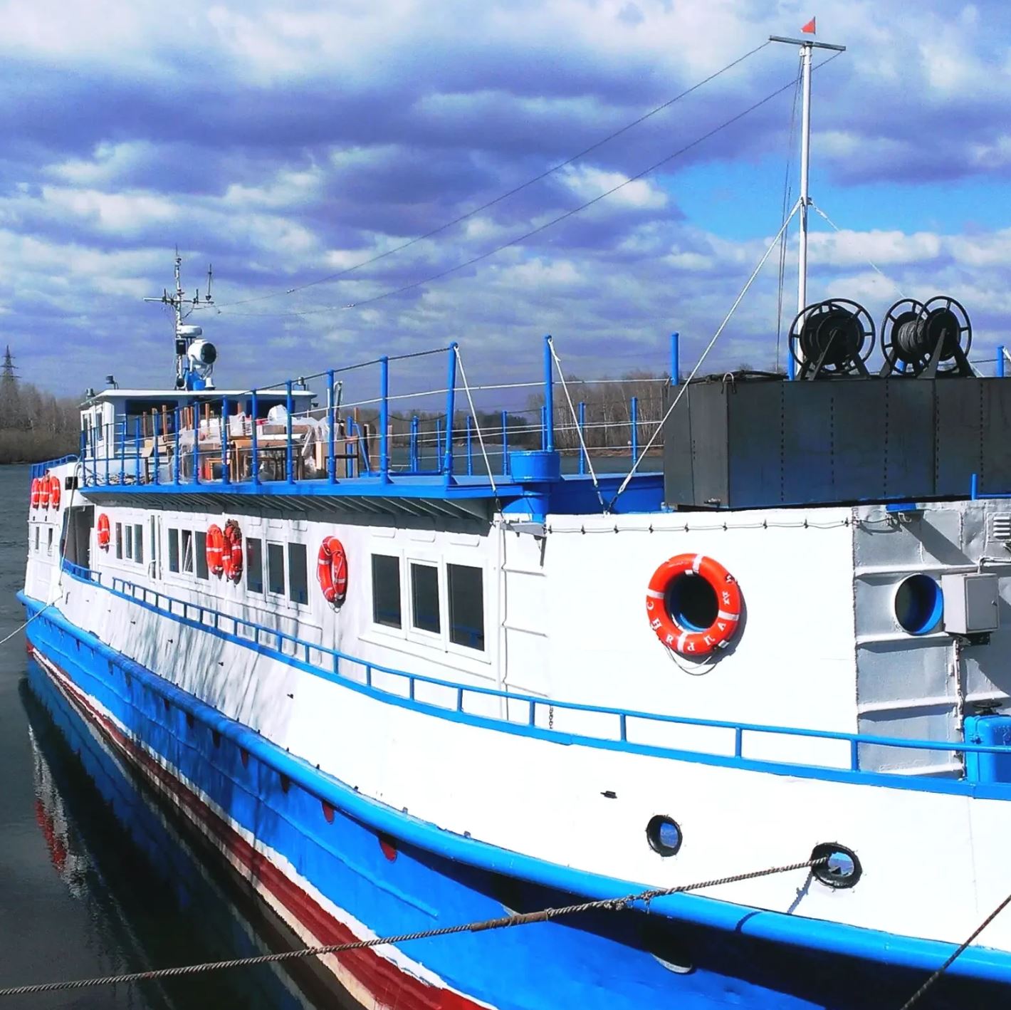 Индивидуальная прогулка на теплоходе по Енисею