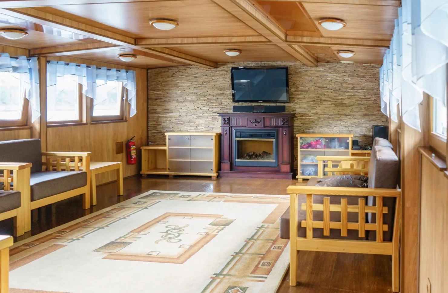 Индивидуальная прогулка на теплоходе по Енисею