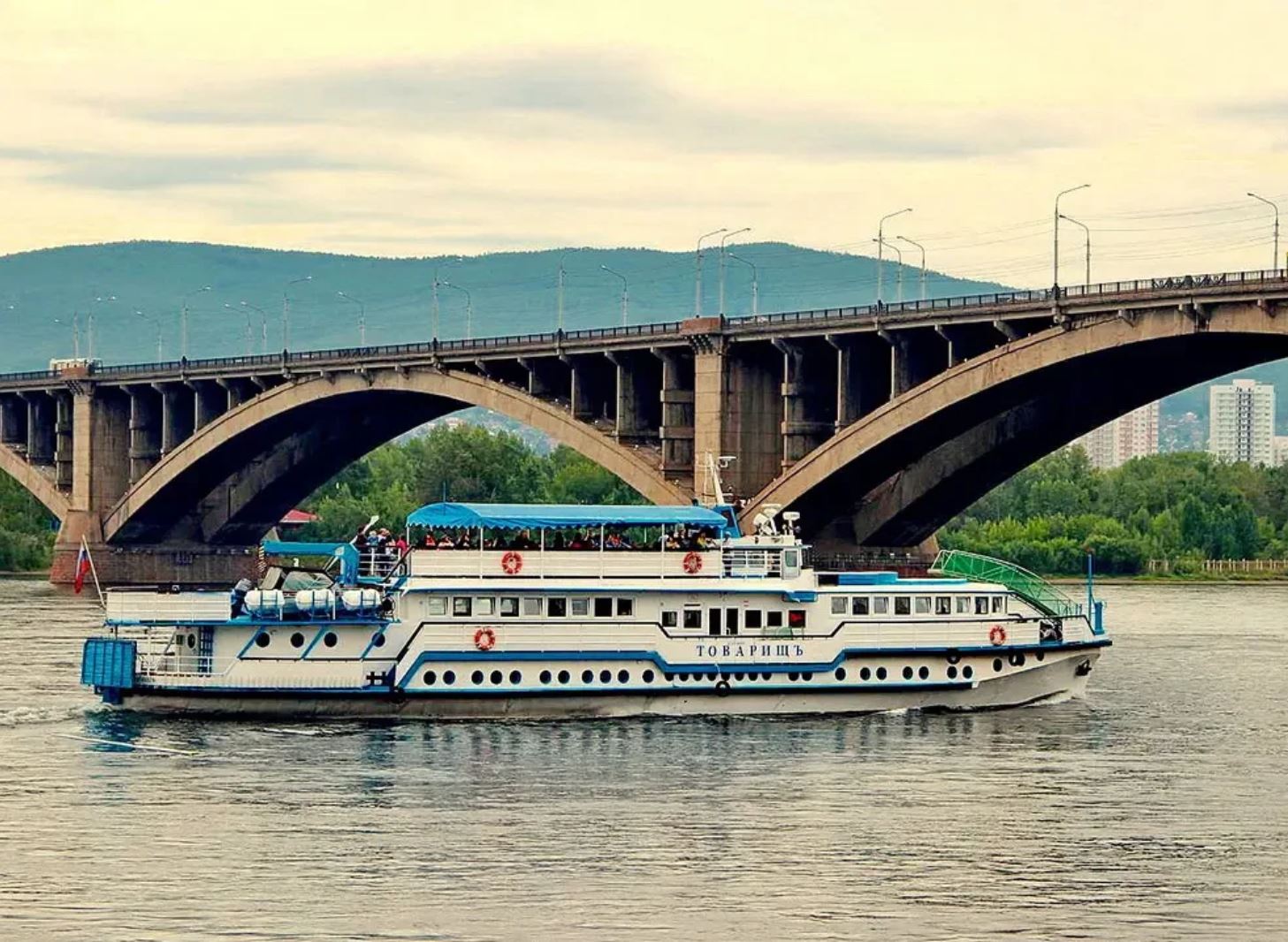 Индивидуальная прогулка на теплоходе по Енисею