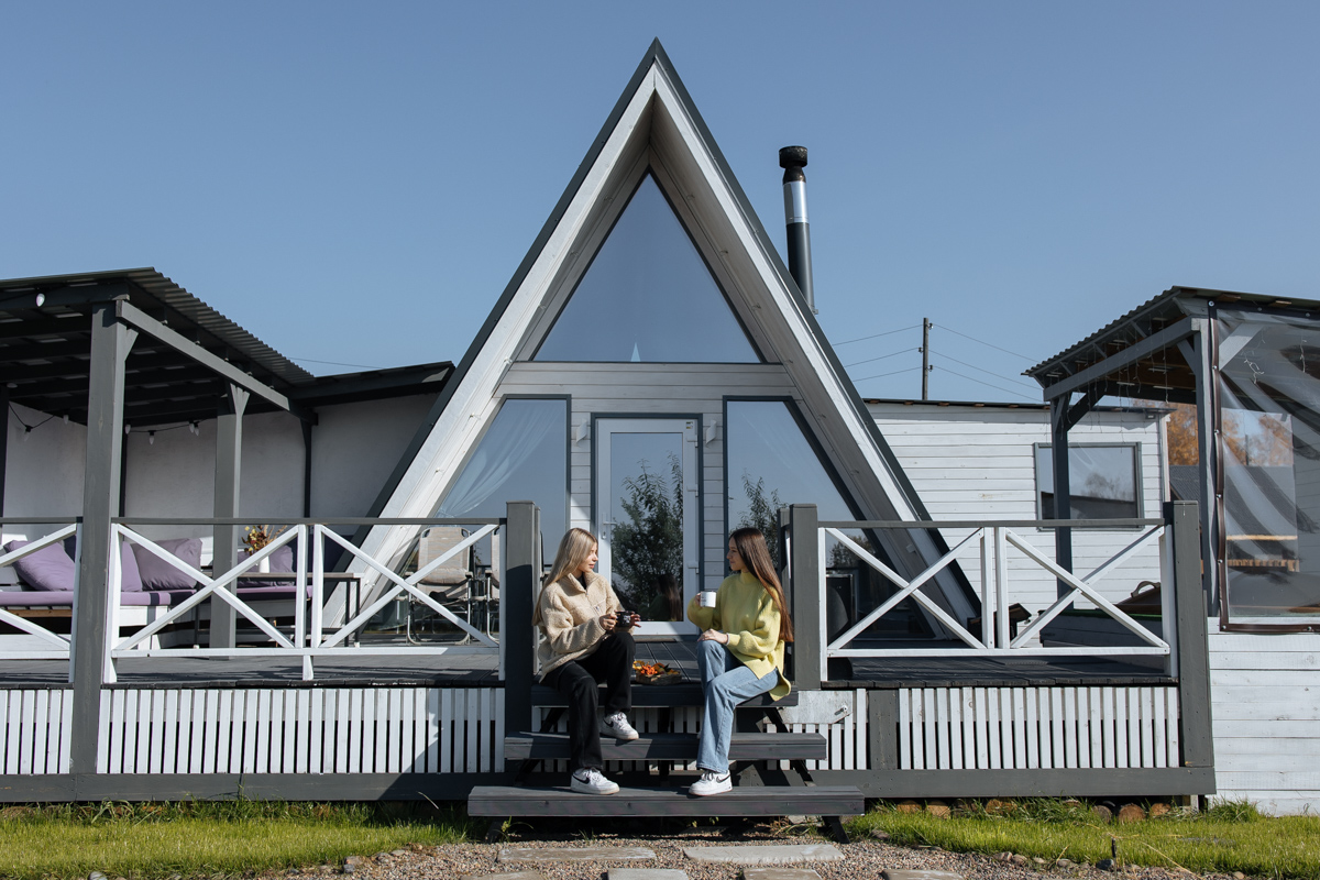 Отдых в А-фрейм домике у пруда