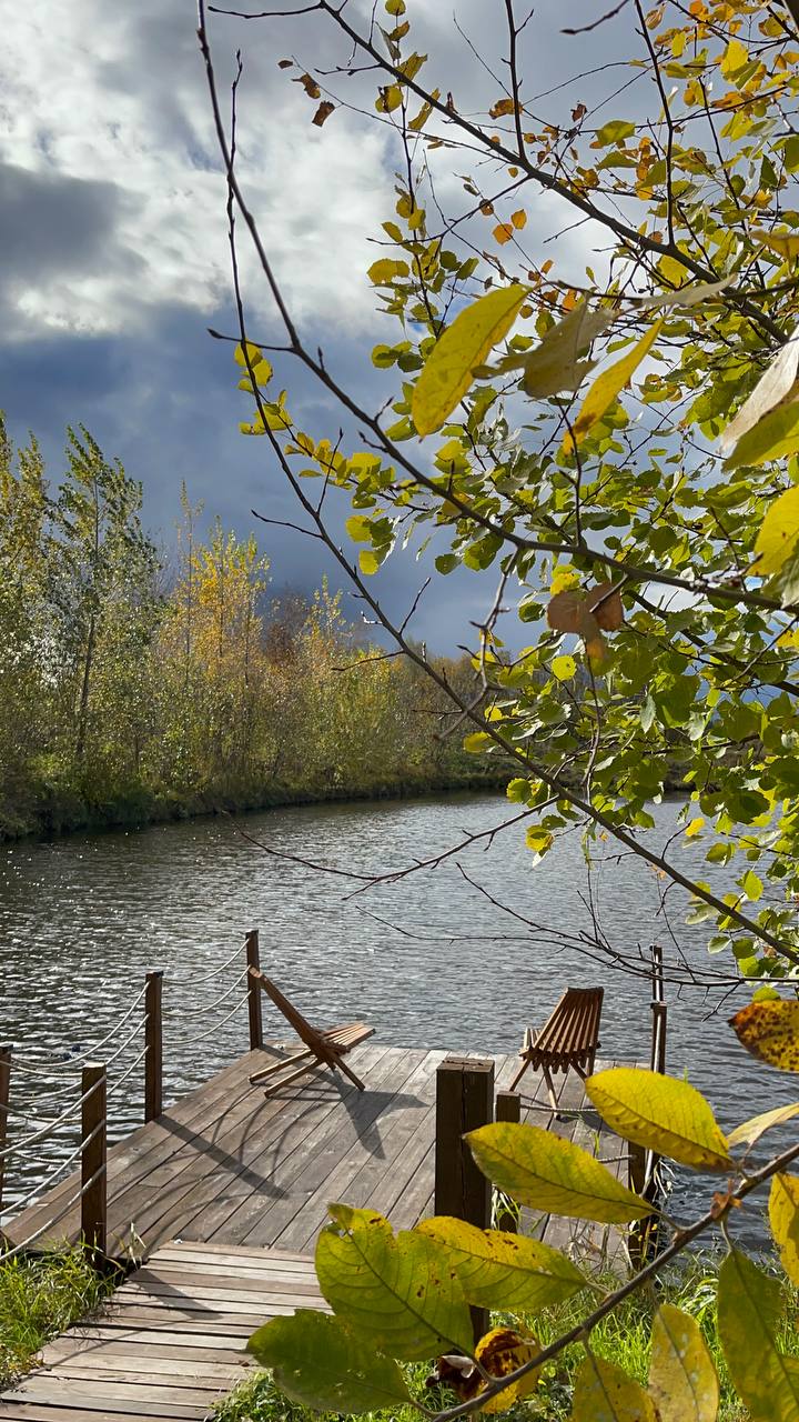 Отдых в А-фрейм домике у пруда