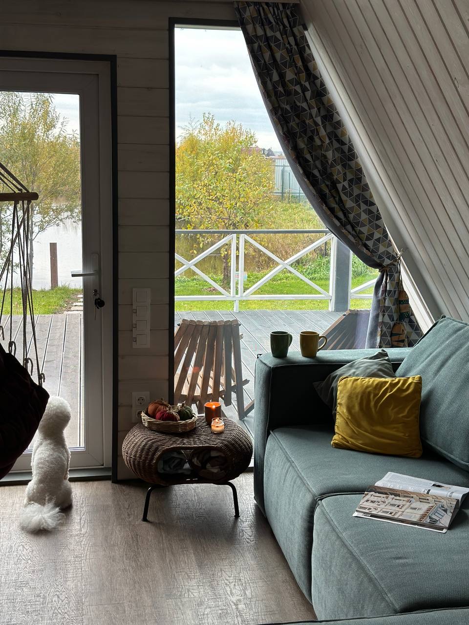 Отдых в А-фрейм домике у пруда