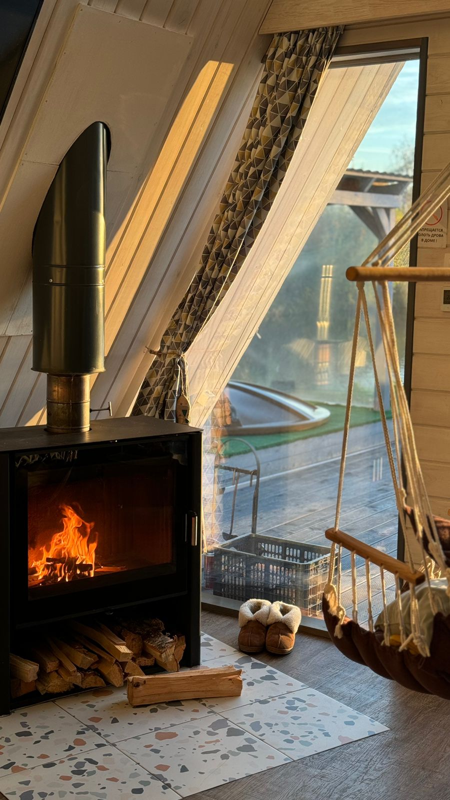 Отдых в А-фрейм домике у пруда