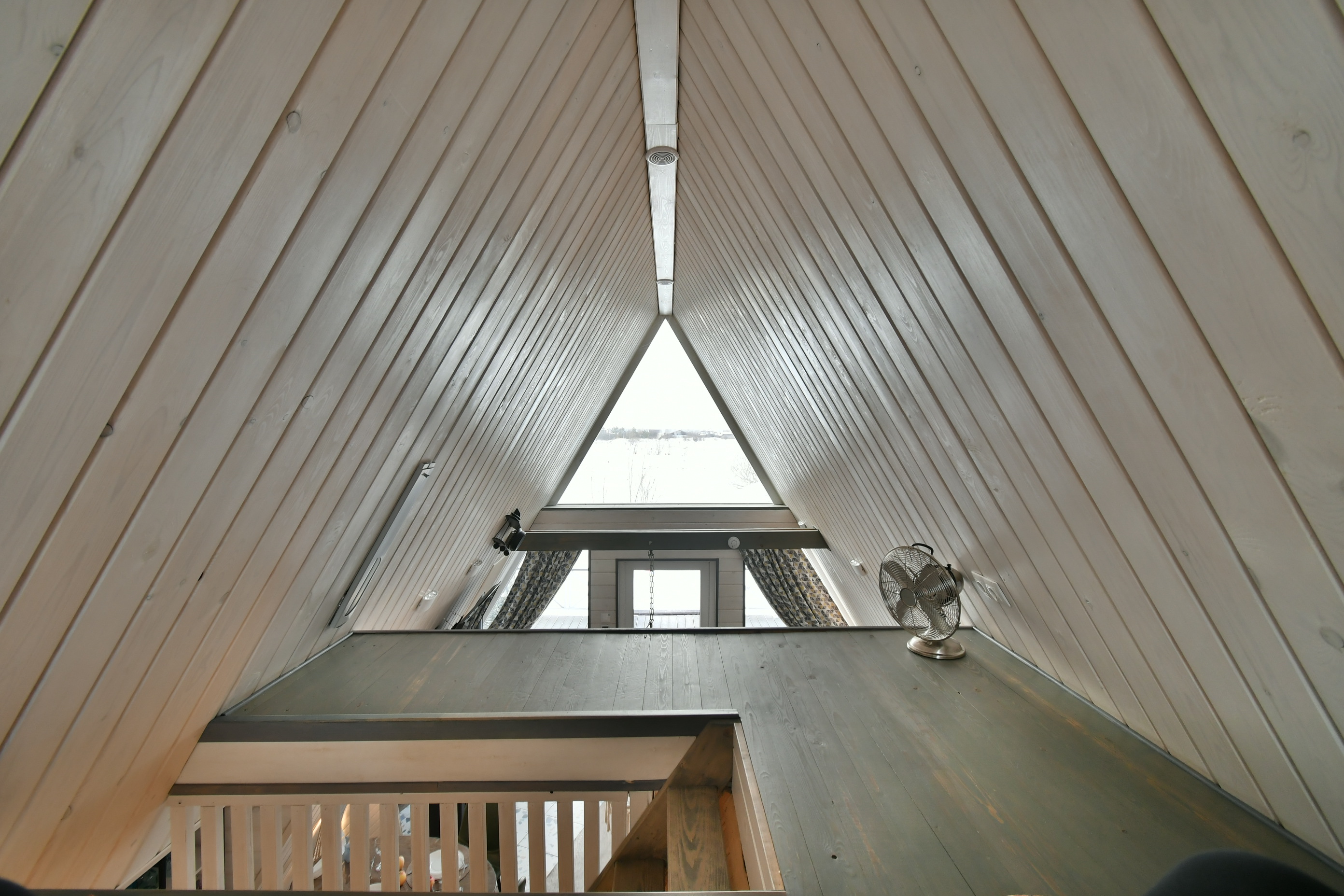 Отдых в А-фрейм домике у пруда