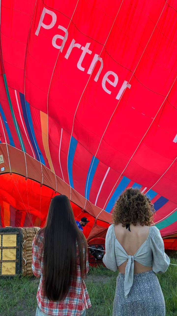 Фотосессия для компании с воздушным шаром