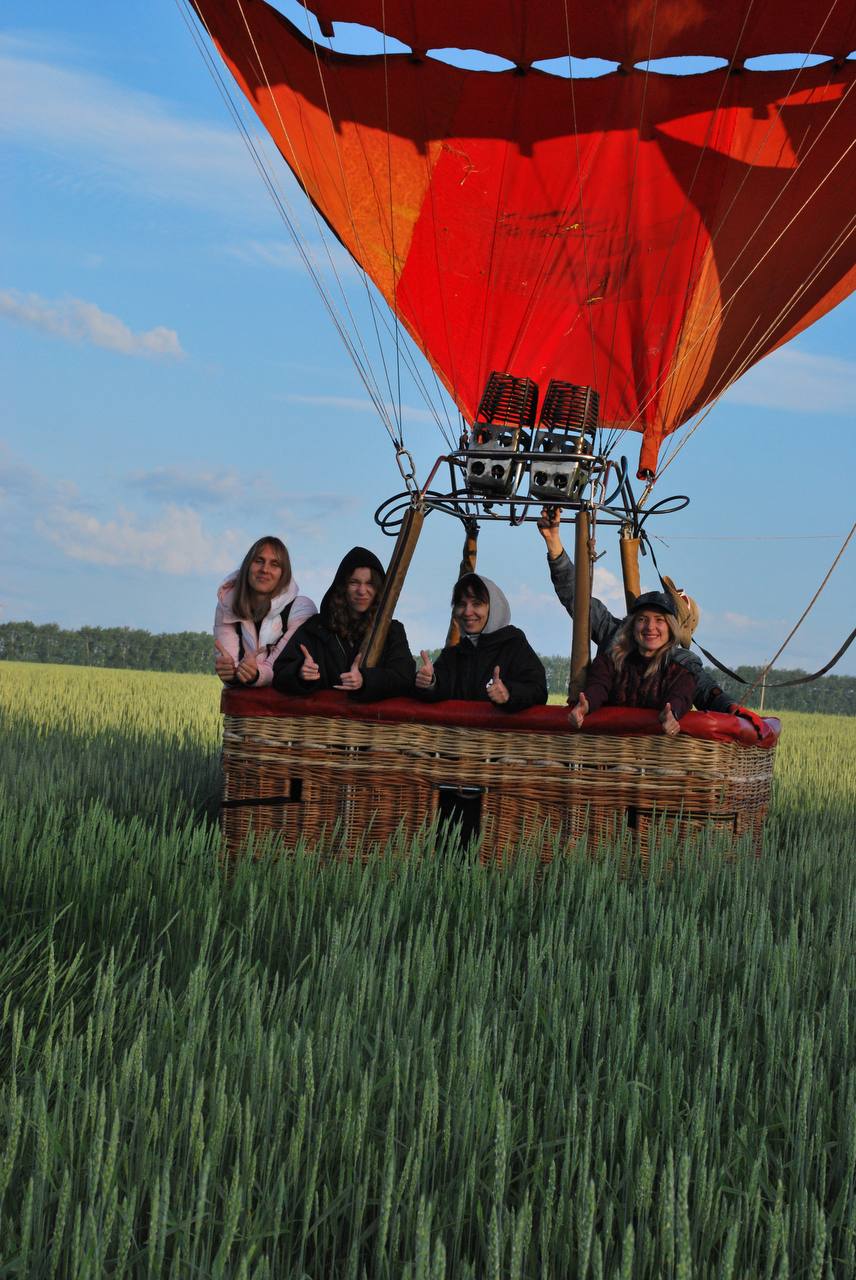 Фотосессия для компании с воздушным шаром