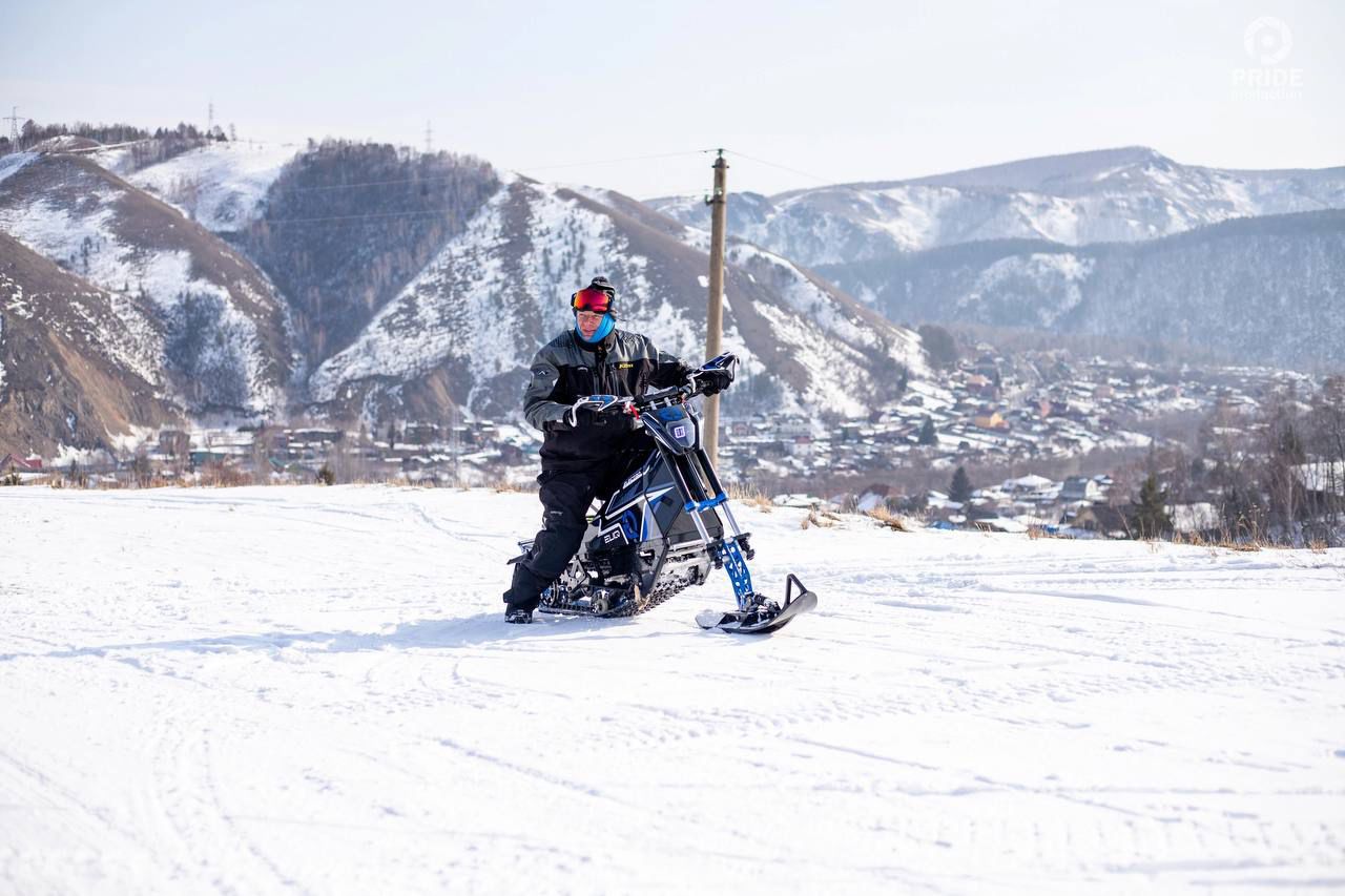 Прогулка на снегоходах для компании