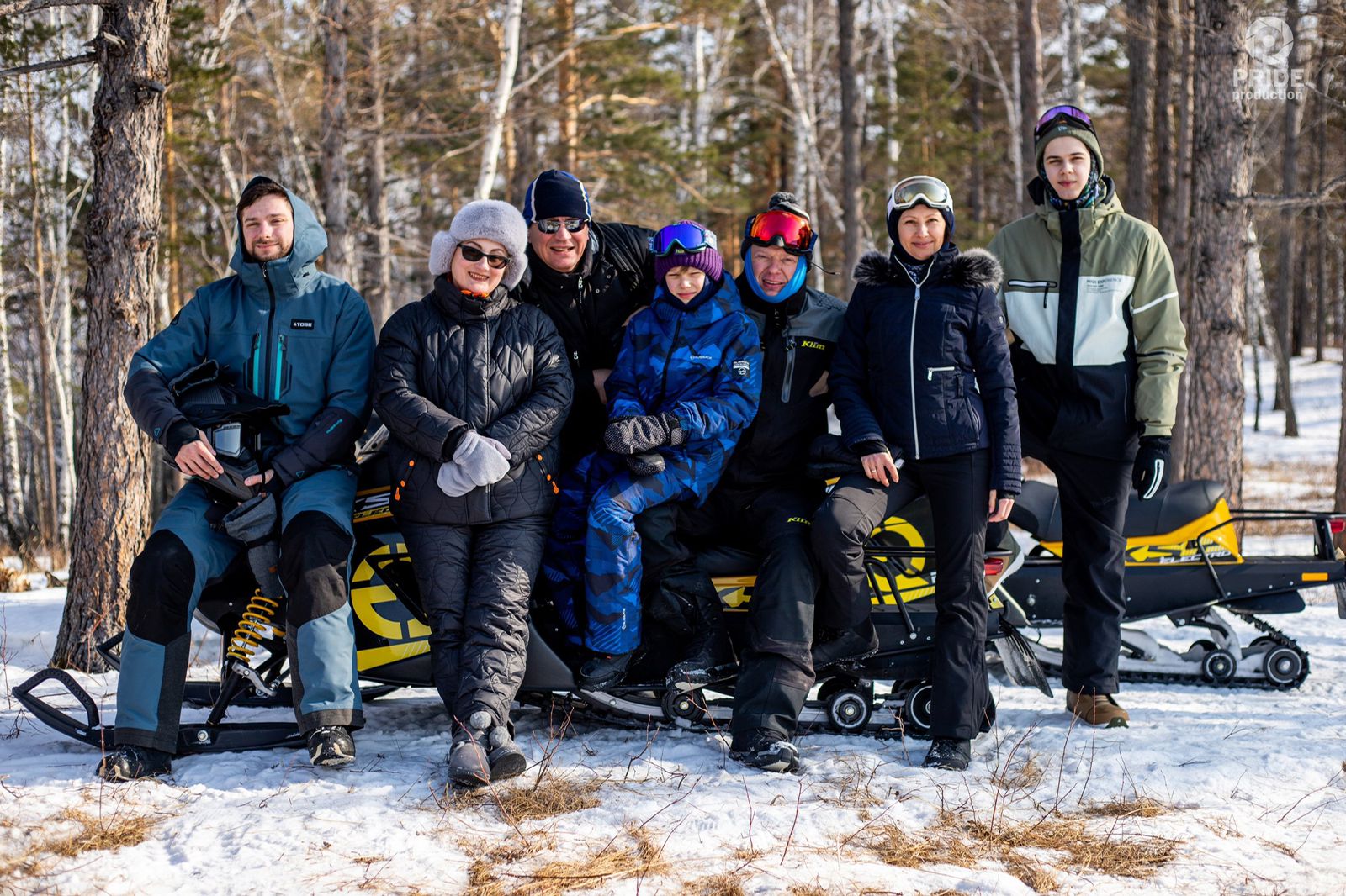 Прогулка на снегоходах для компании + отдых в беседке