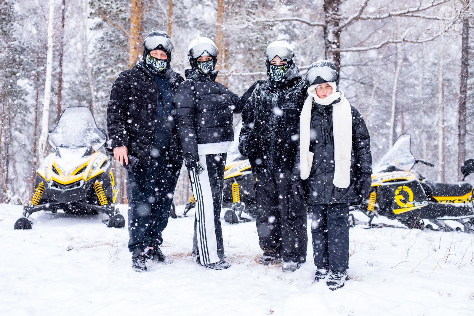 Прогулка на снегоходах для компании + отдых в беседке